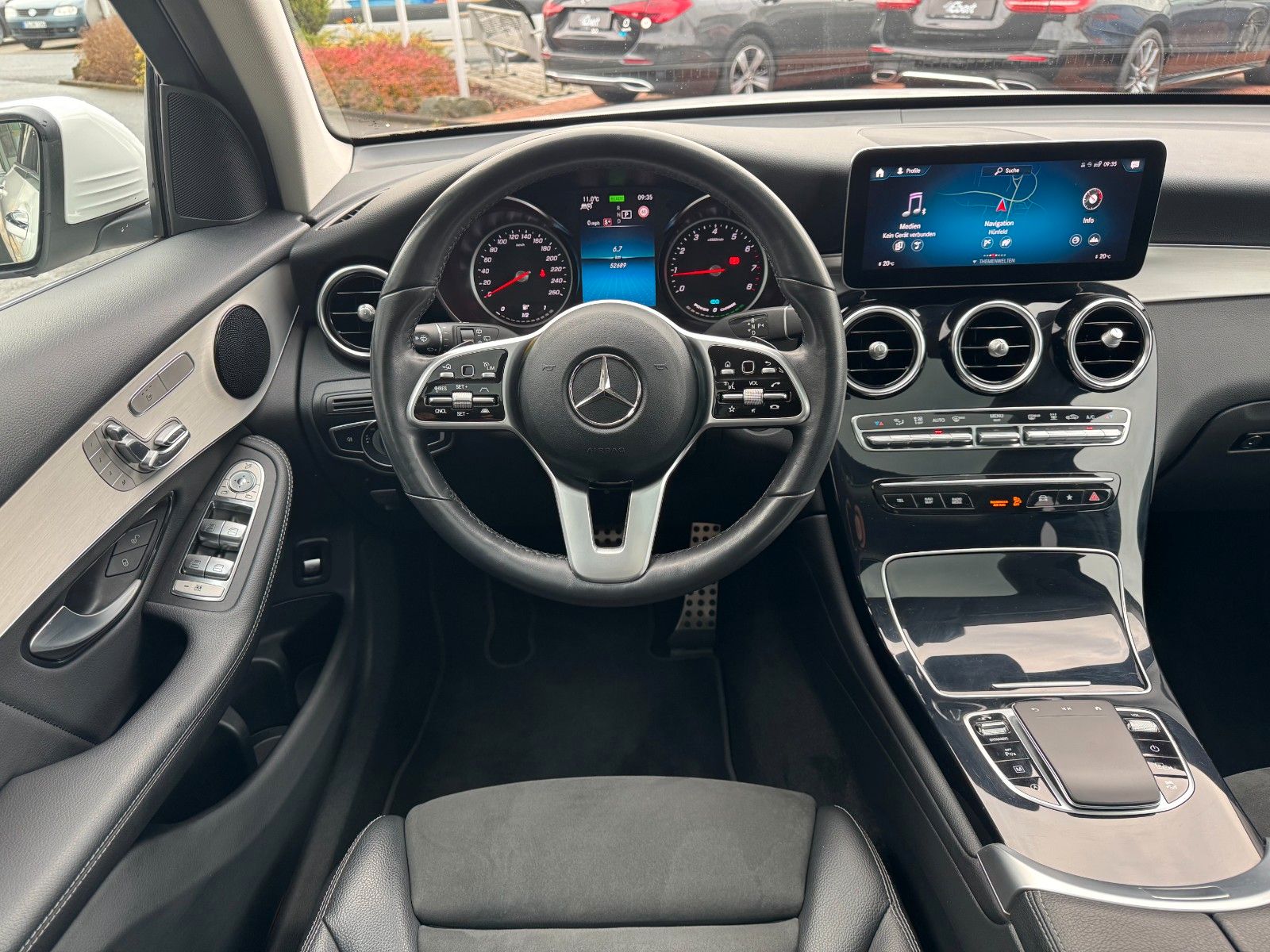 Fahrzeugabbildung Mercedes-Benz GLC 200 4M AMG+Pano+Distr+StandH+AHK+360+HUD