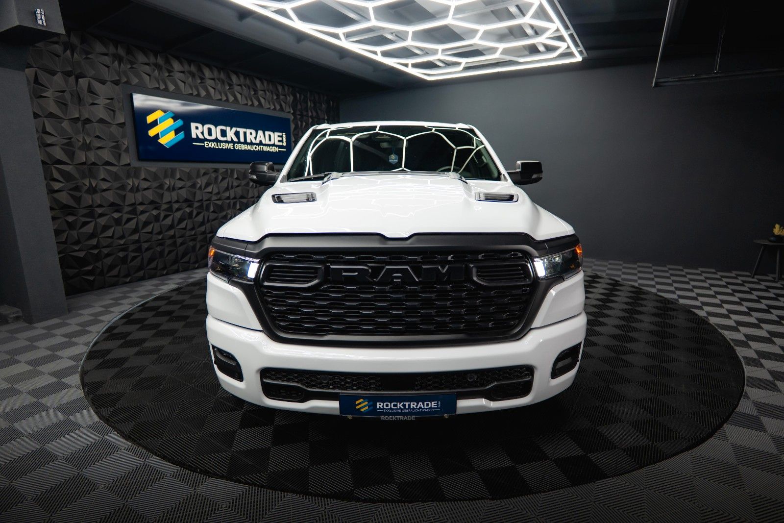Fahrzeugabbildung Dodge RAM 3.6 V6 MY 25 Offroad Night-Paket ACC LED 19%