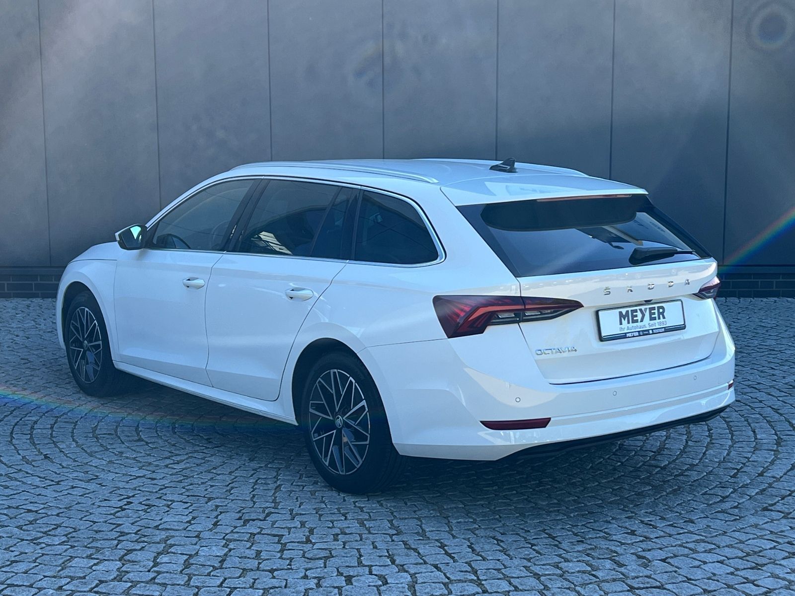 Fahrzeugabbildung SKODA Octavia III Combi Style 2.0 TDI DPF DSG *LED; AH