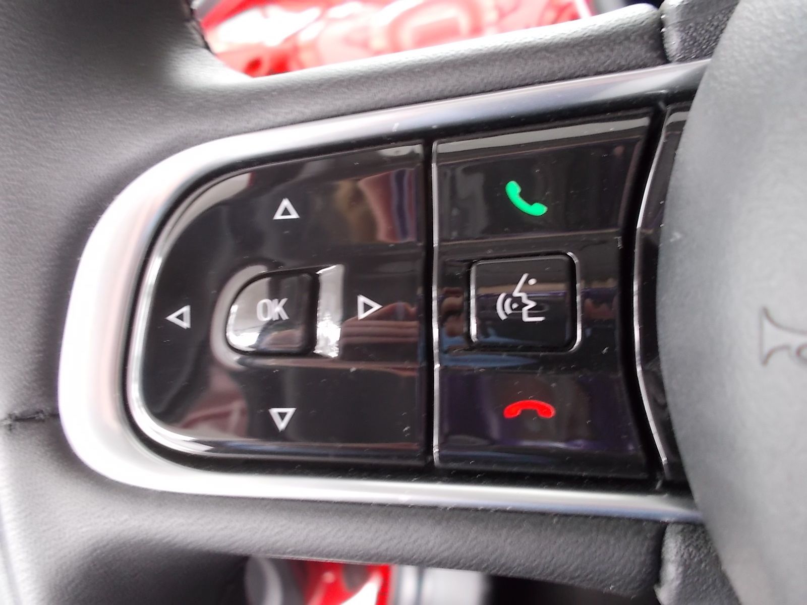 Fahrzeugabbildung Fiat 500e Red EDITION 42 kWh WENIG KILOMETER