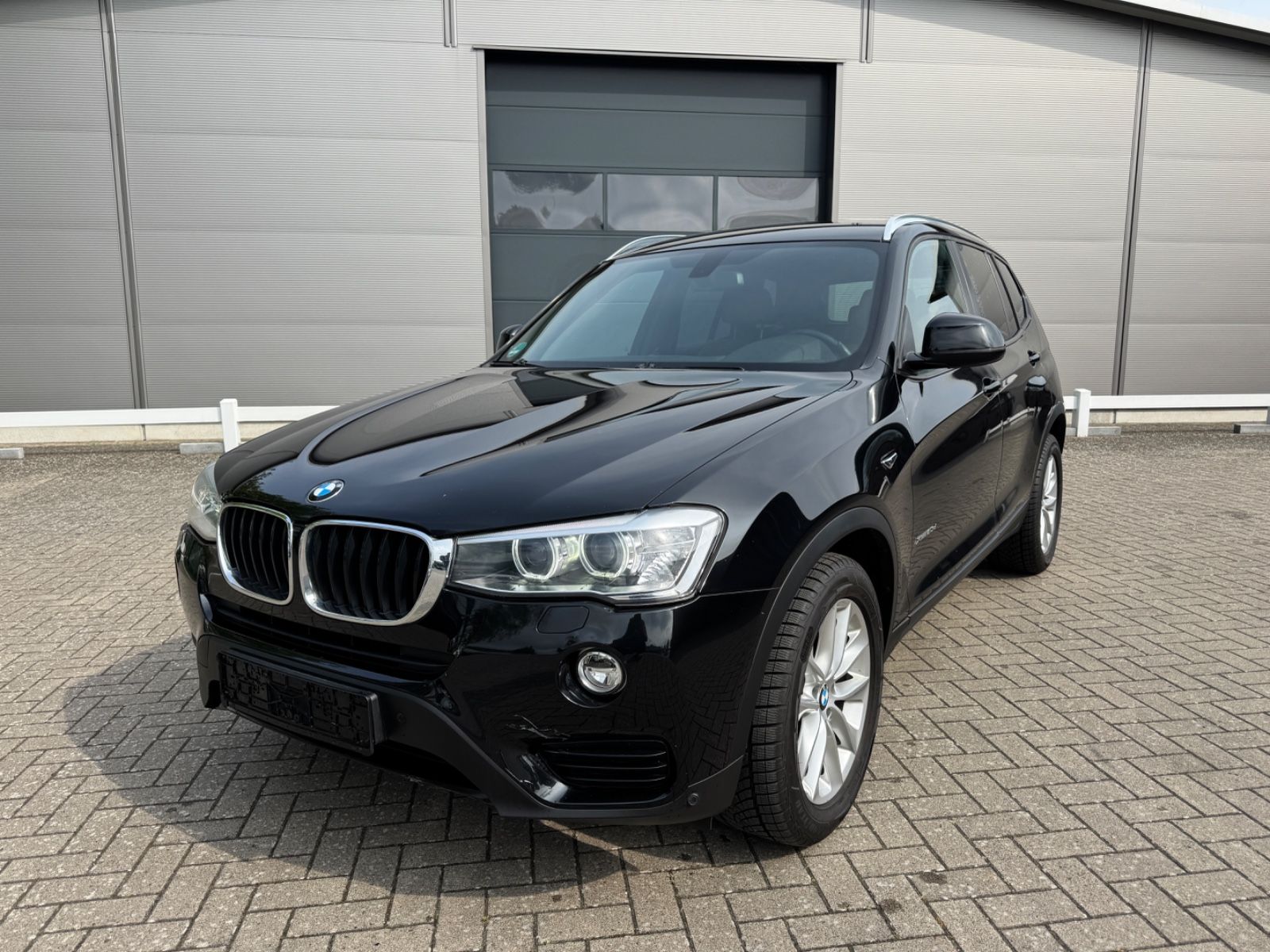 BMW BMW X3 xDrive 2.0 NAVI+LEDER+HDC