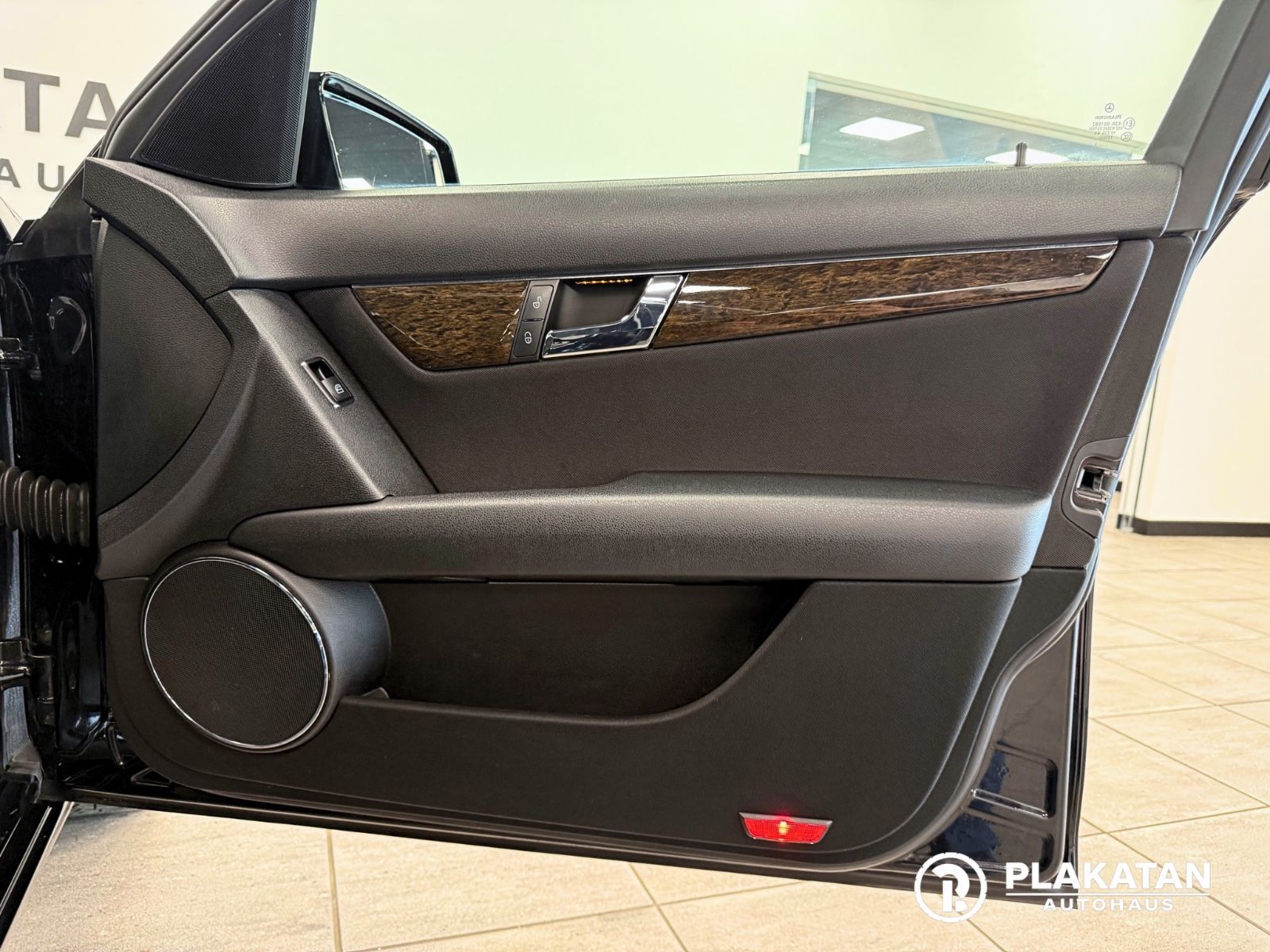 Fahrzeugabbildung Mercedes-Benz C 200 Kompressor Navi, Parksensoren, Service Neu
