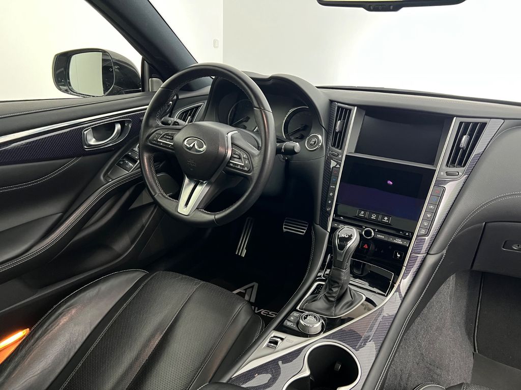 INFINITI Q60 2.0 TURBO/ 2.H/ VOLLAUSSTATTUNG/ CARBON INFINITI Q60 2.0 TURBO/ 2.H/ VOLLAUSSTATTUNG/ CARBON