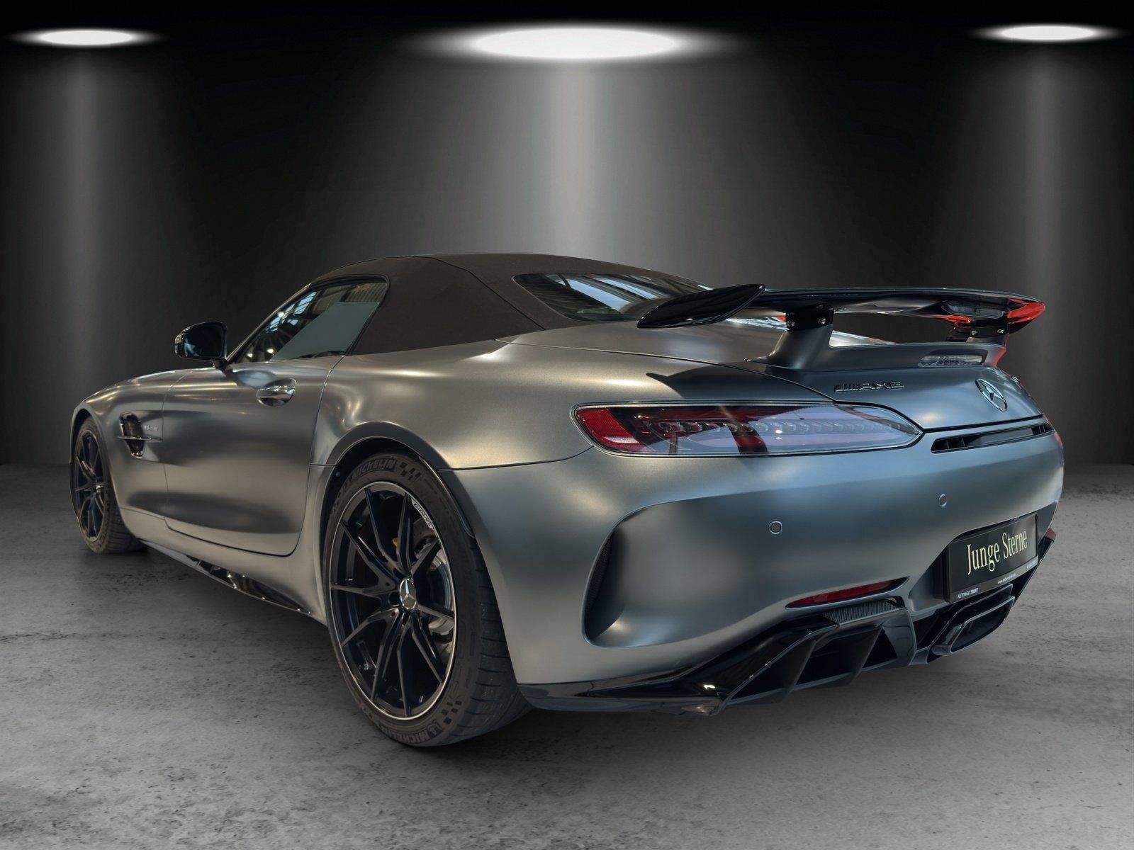 Fahrzeugabbildung Mercedes-Benz AMG GT R PRO Roadster MAGNO+NIGHT+CARBON
