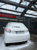 Peugeot 208 + Winterreifen / auf Wunsch ne... - Peugeot 208 in Lübeck