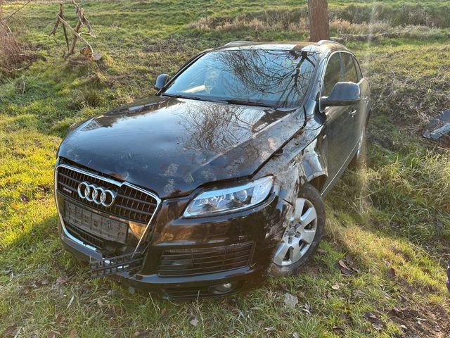 Audi q7 3.0tdi Sline Unfall