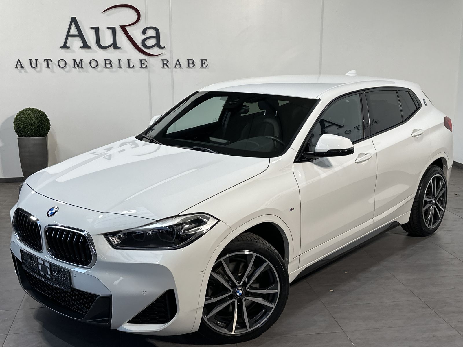 Fahrzeugabbildung BMW X2 xDrive20d M-Sport NAV+LED+AHK+HIFI+KAMERA+SHZ