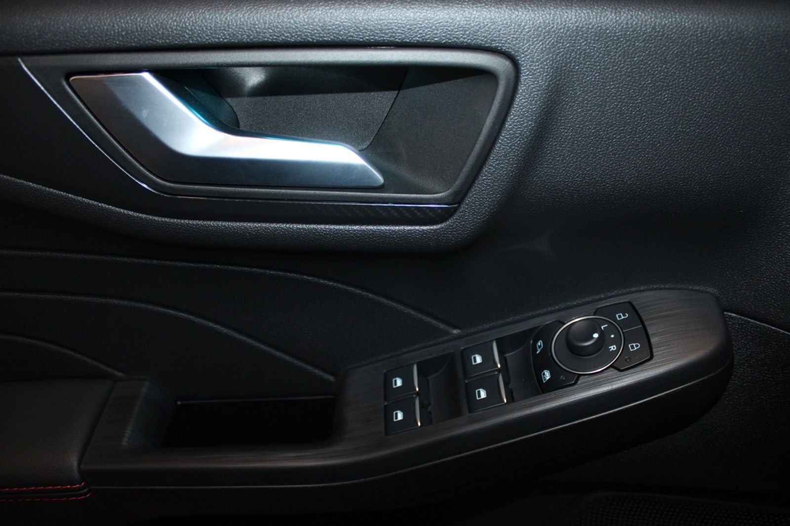 Fahrzeugabbildung Ford Kuga PHEV ST-LINE NAVI Kamera Winter Paket