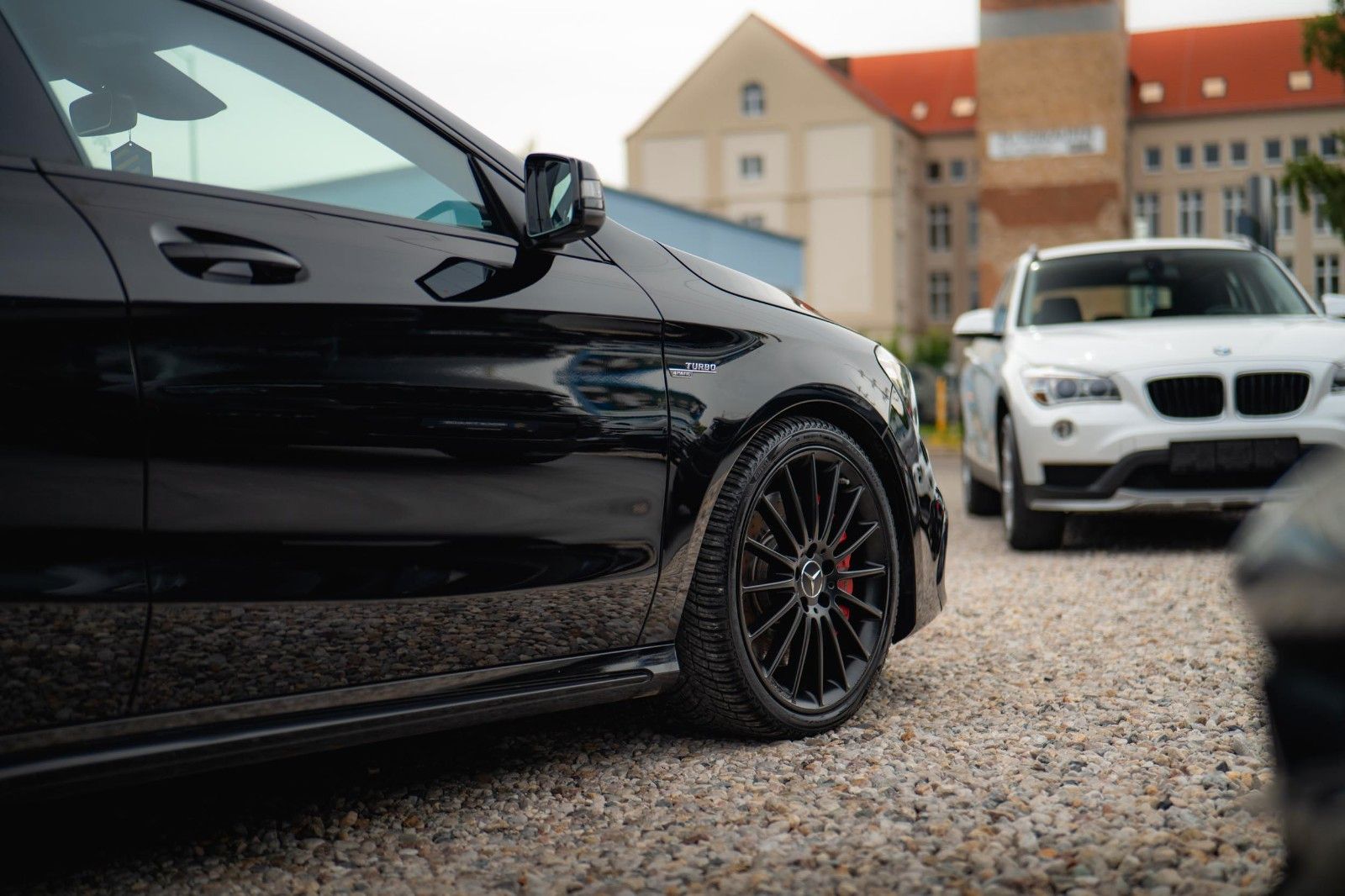 Fahrzeugabbildung Mercedes-Benz CLA 45 AMG 4Matic Performance Night *Pano*LED*