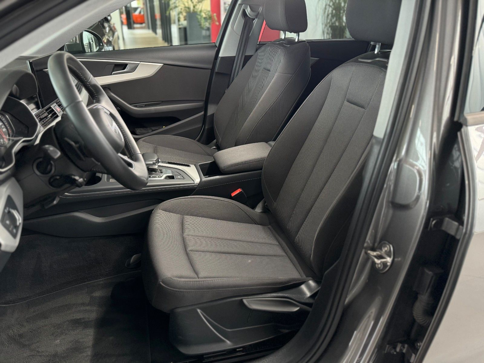 Fahrzeugabbildung Audi A4 Avant 40 2.0 TFSI advanced "Business-Paket"