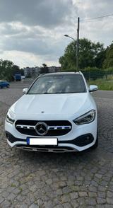 Mercedes-Benz GLA 220d 4MATIC/Progressive/LED/Leder/Head-Up - Mercedes-Benz GLA 220 in Köln