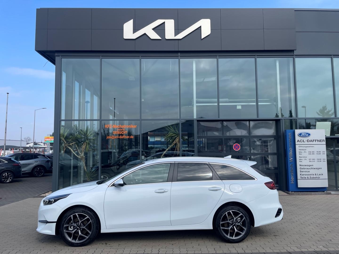 Kia Ceed_sw Ultimate Edition AppleCarPlay P8 P9