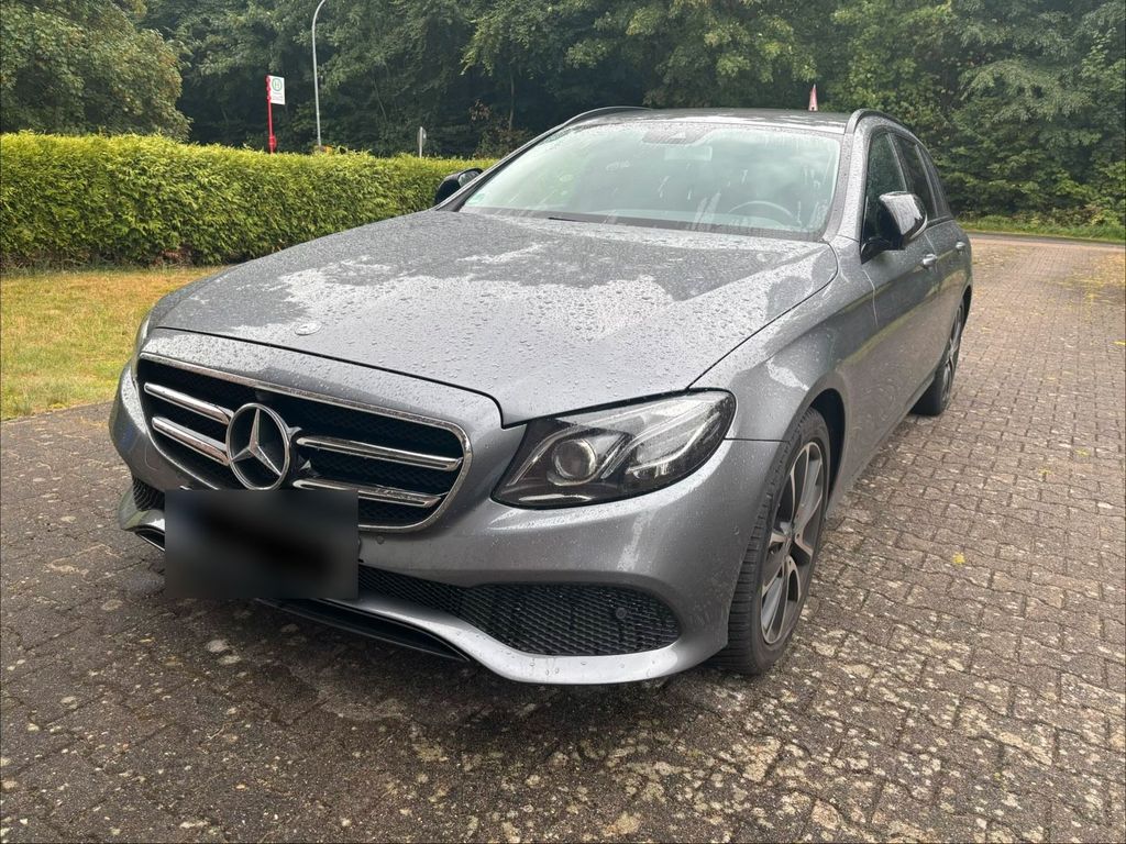 Image of Mercedes-Benz E 350