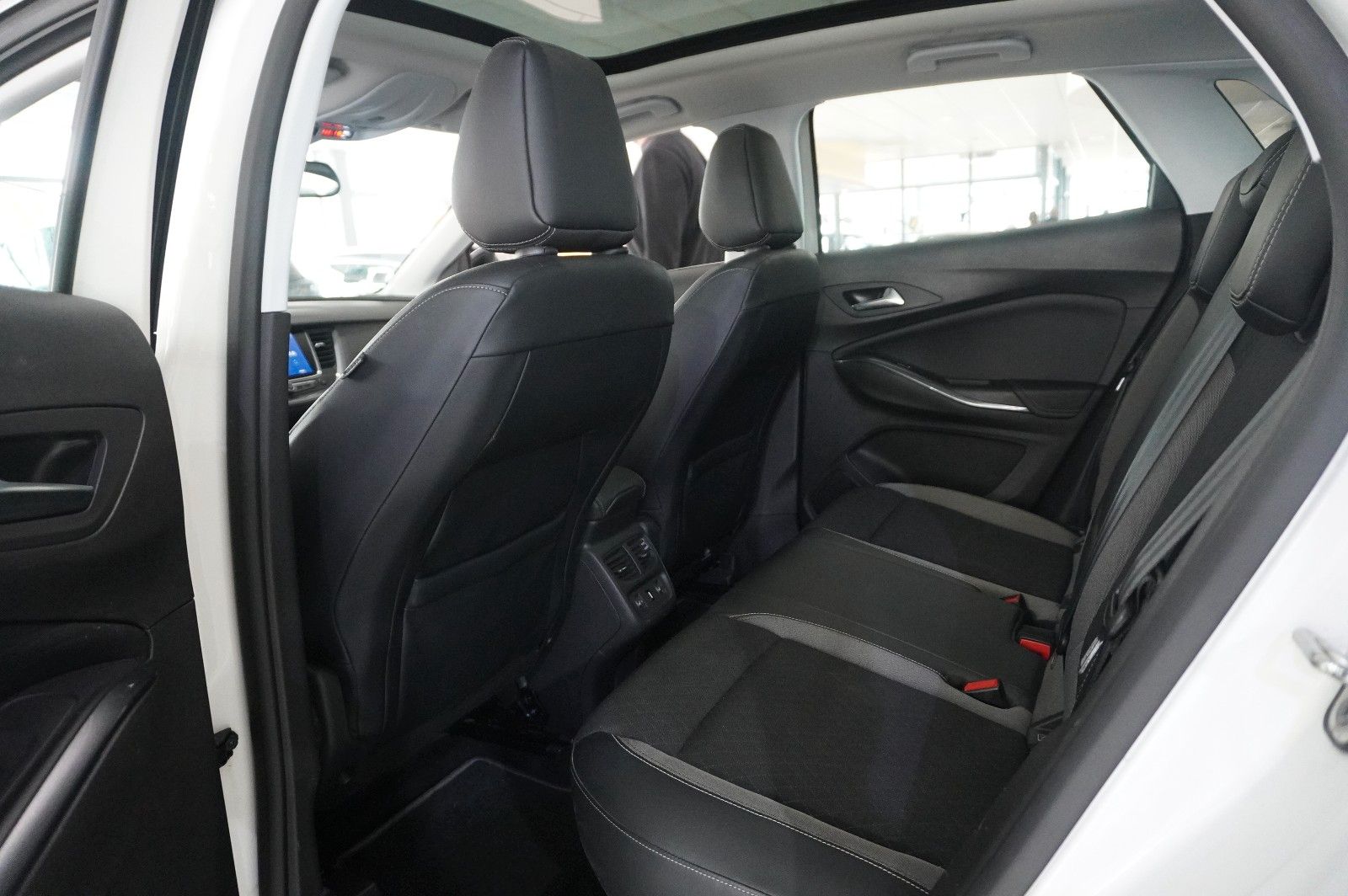 Fahrzeugabbildung Opel Grandland (X) 1.2T INNOV. NAVI/LED/KAMERA/PANO.
