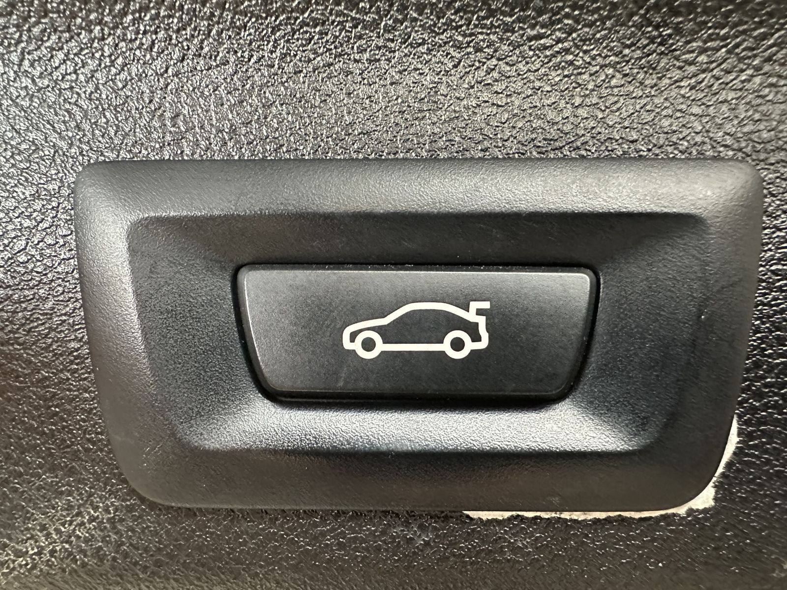 Fahrzeugabbildung BMW 520d Touring M-Sport NAV+LED+KAMERA+HIFI+19ZO+PP