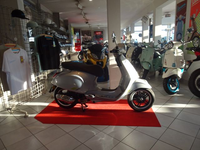 Vespa Primavera 50 Tech-Keyless-       JANUARKNALLER