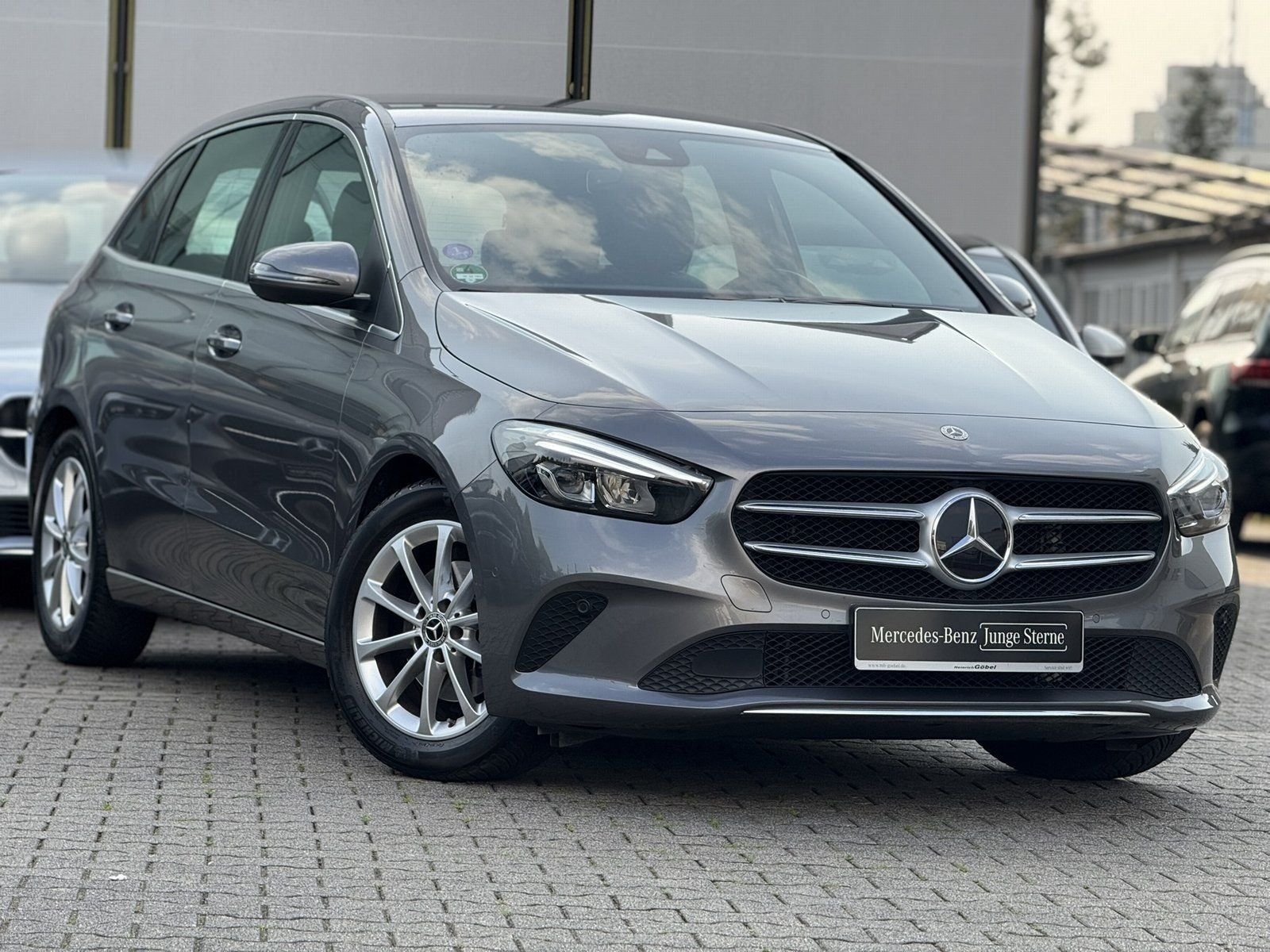 Fahrzeugabbildung Mercedes-Benz B 200 Progressive*LED*KAMERA*CARPLAY*SPURHALTE*
