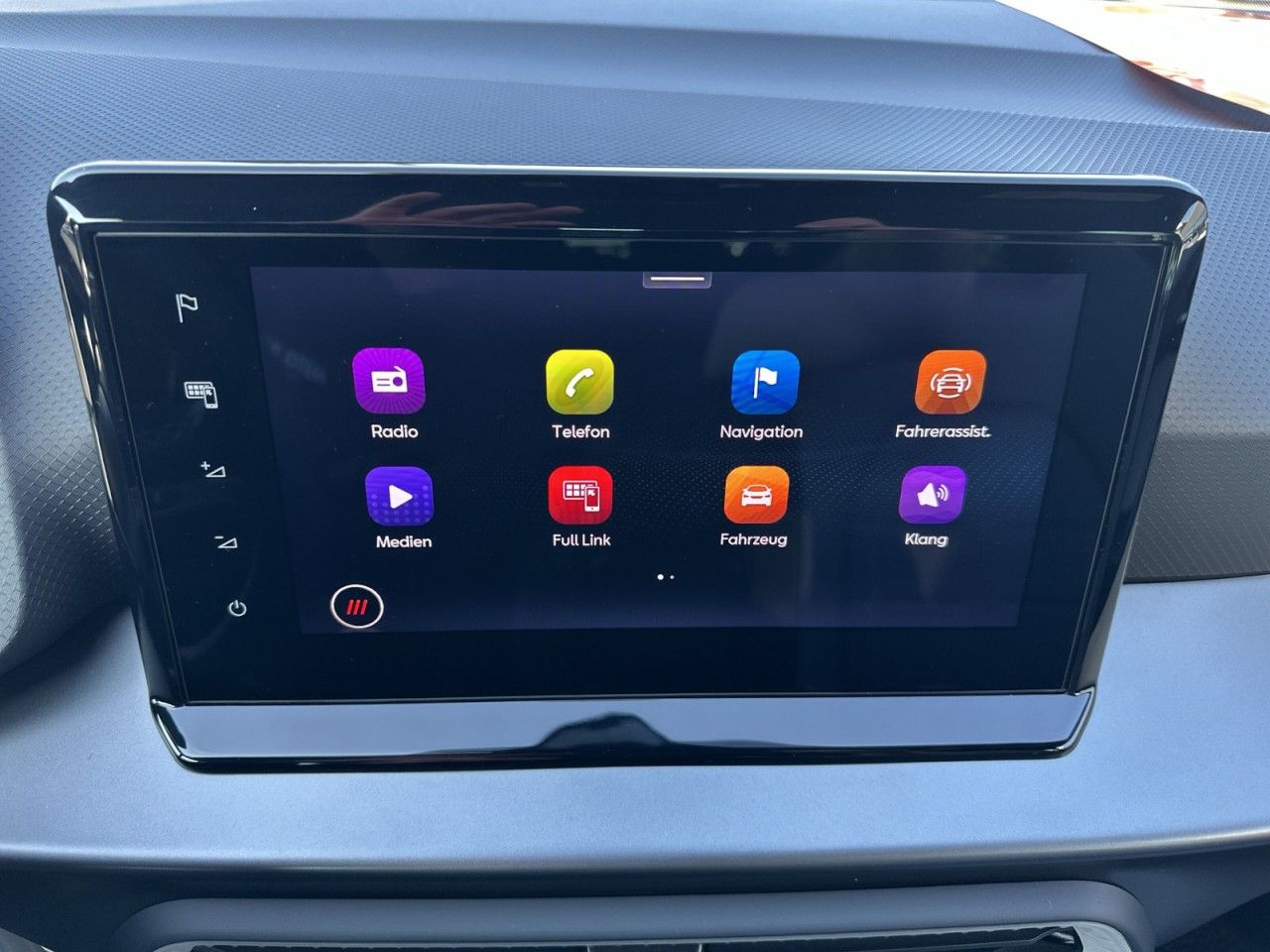 Fahrzeugabbildung SEAT Arona FR 1.0 TSI 116 PS 7-Gang-DSG - mit KI generiert/bearbeitet