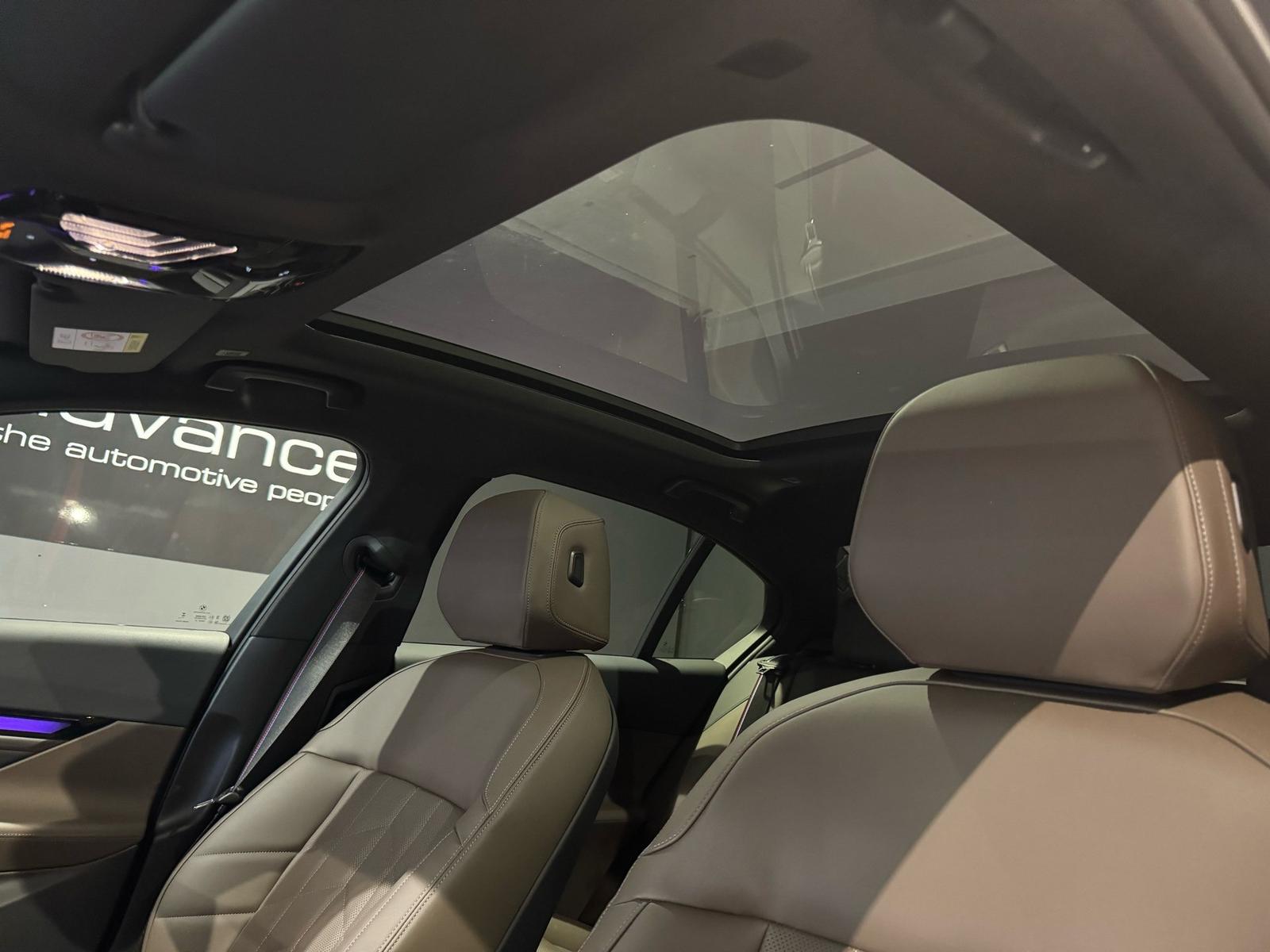 BMW i5 M60 xDrive i5M60 xDrive – 12