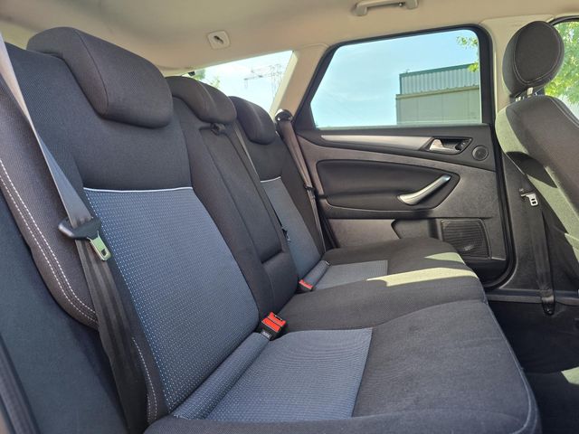 FORD Mondeo — Foto 23