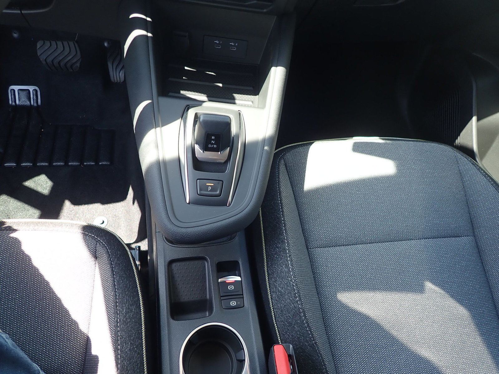 Fahrzeugabbildung Renault Captur Techno Full Hybrid E-Tech 160