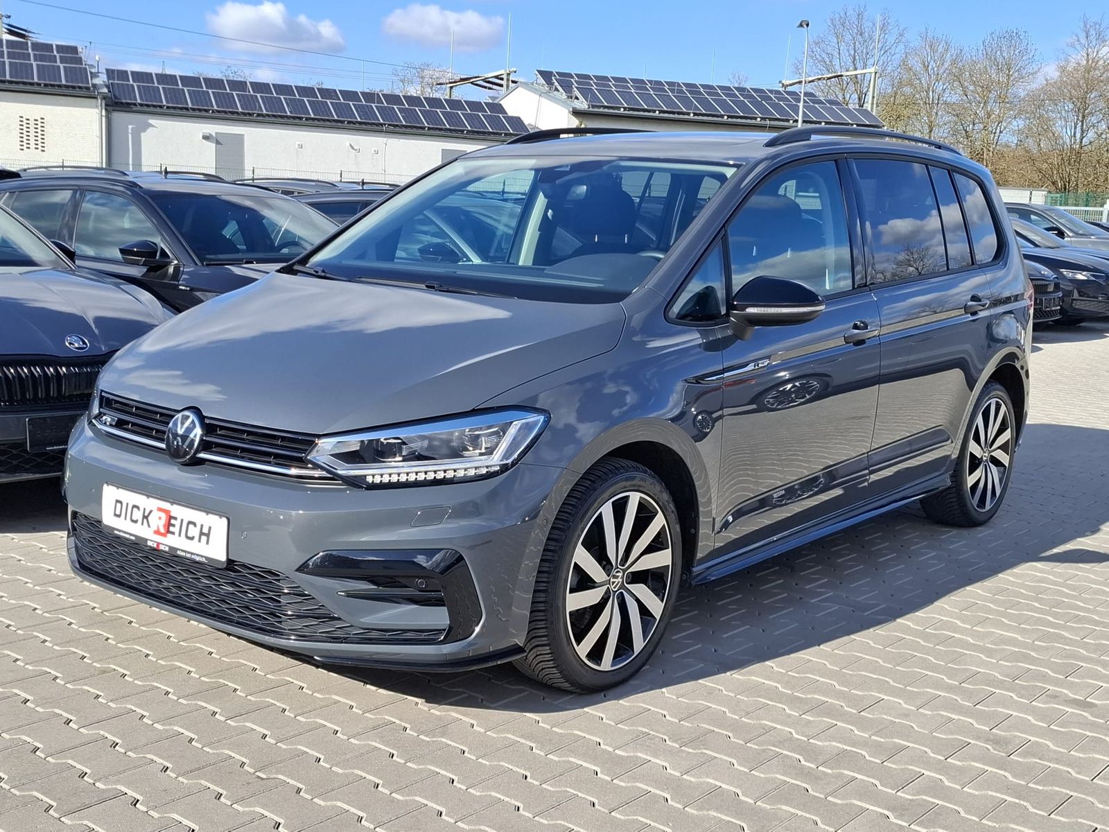 Fahrzeugabbildung Volkswagen Touran 2.0 DSG R-Line High BLACK Pano 7Si IQ AHK