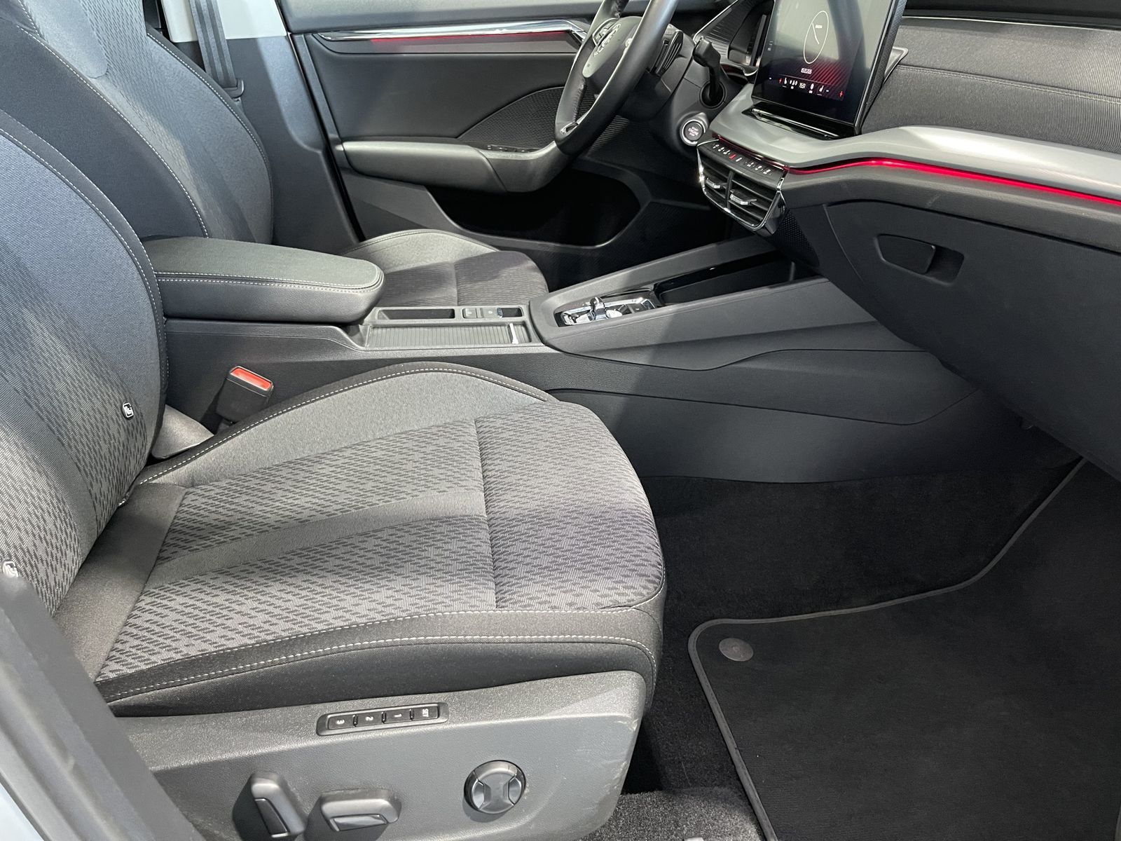 Fahrzeugabbildung SKODA Octavia First Edition 2.0 TDI*AHK*LED-Matrix*