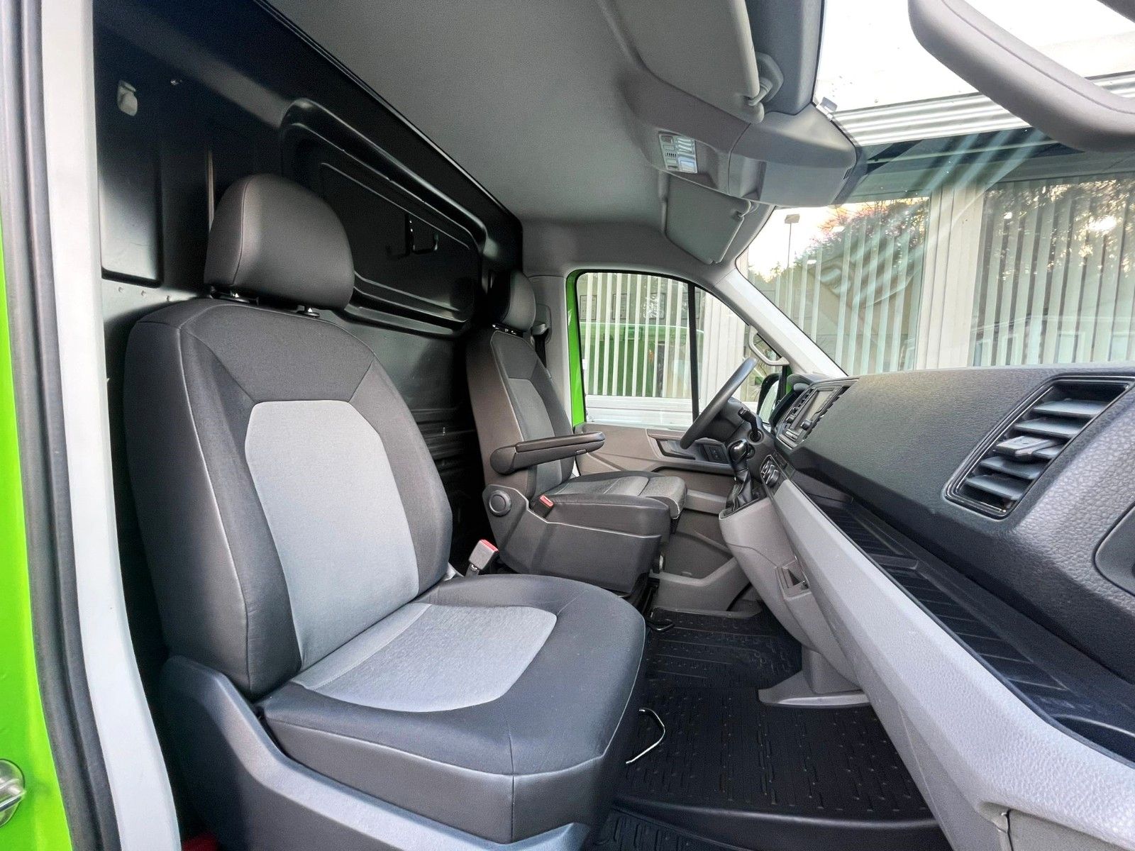 Fahrzeugabbildung Volkswagen Crafter 35 TDI L2 AUTOMATIK CAM SCHWINGSITZ EUR6
