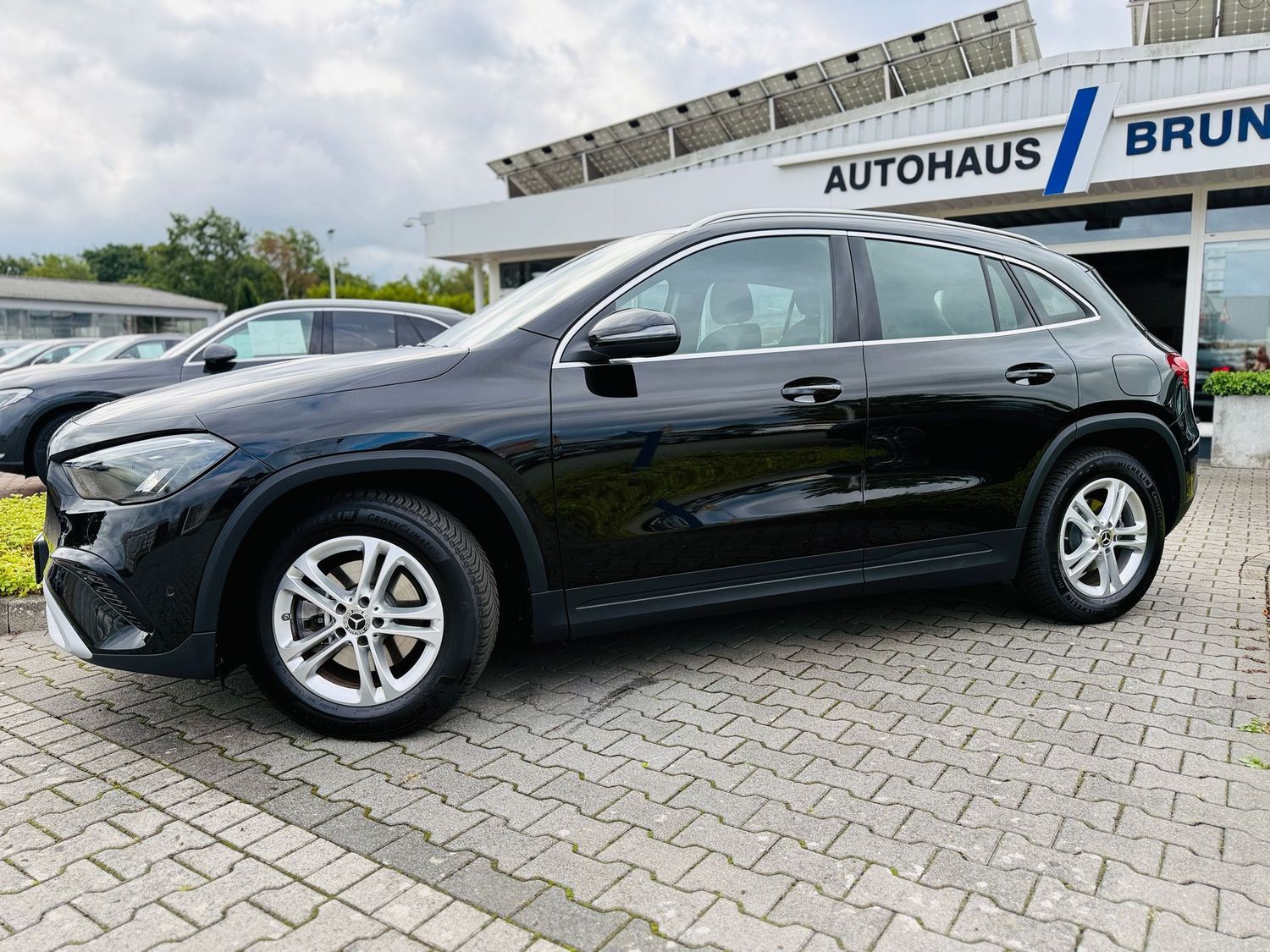 Fahrzeugabbildung Mercedes-Benz GLA 200 PROGRESSIVE Advanced, Distronic, RFK, LE