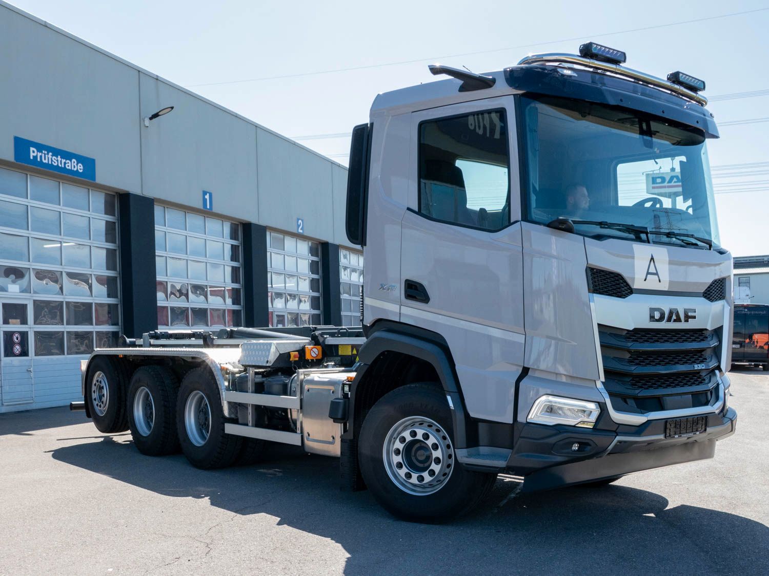 Fahrzeugabbildung DAF XF 530 FAW mit VDL Abrollkipper
