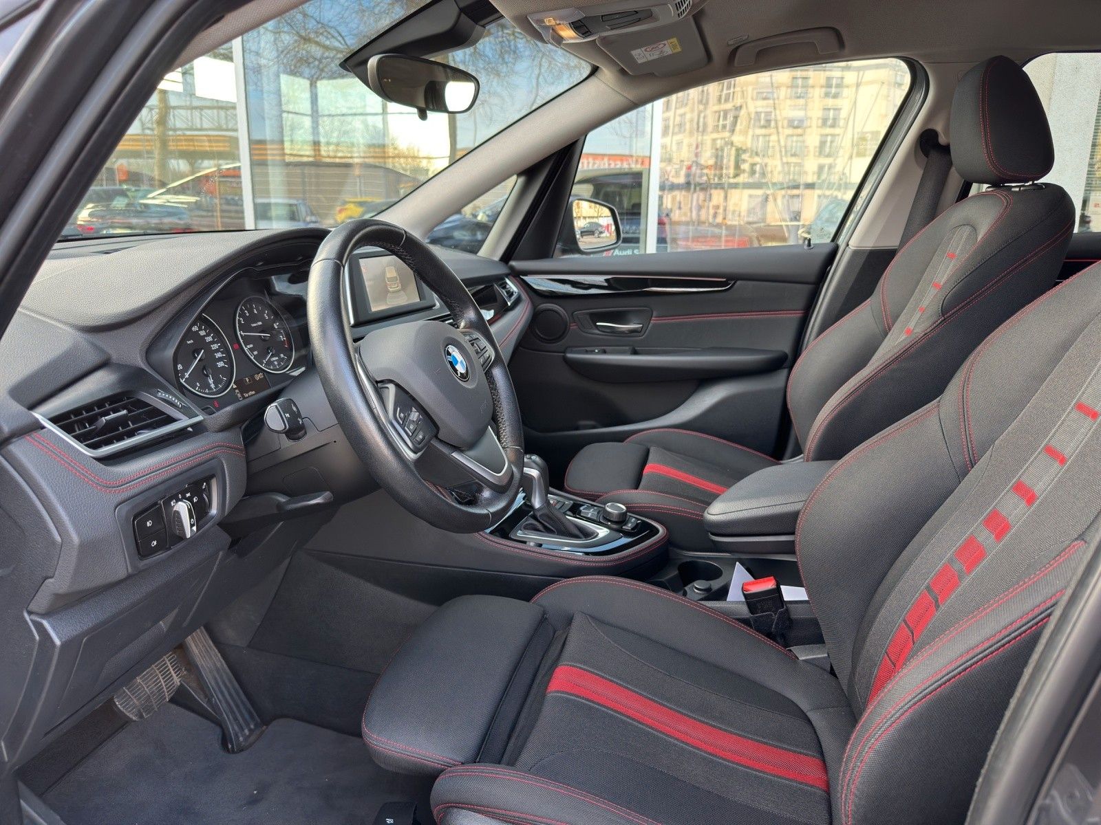 Fahrzeugabbildung BMW 218i  Active Tourer Sport Line AHK LED