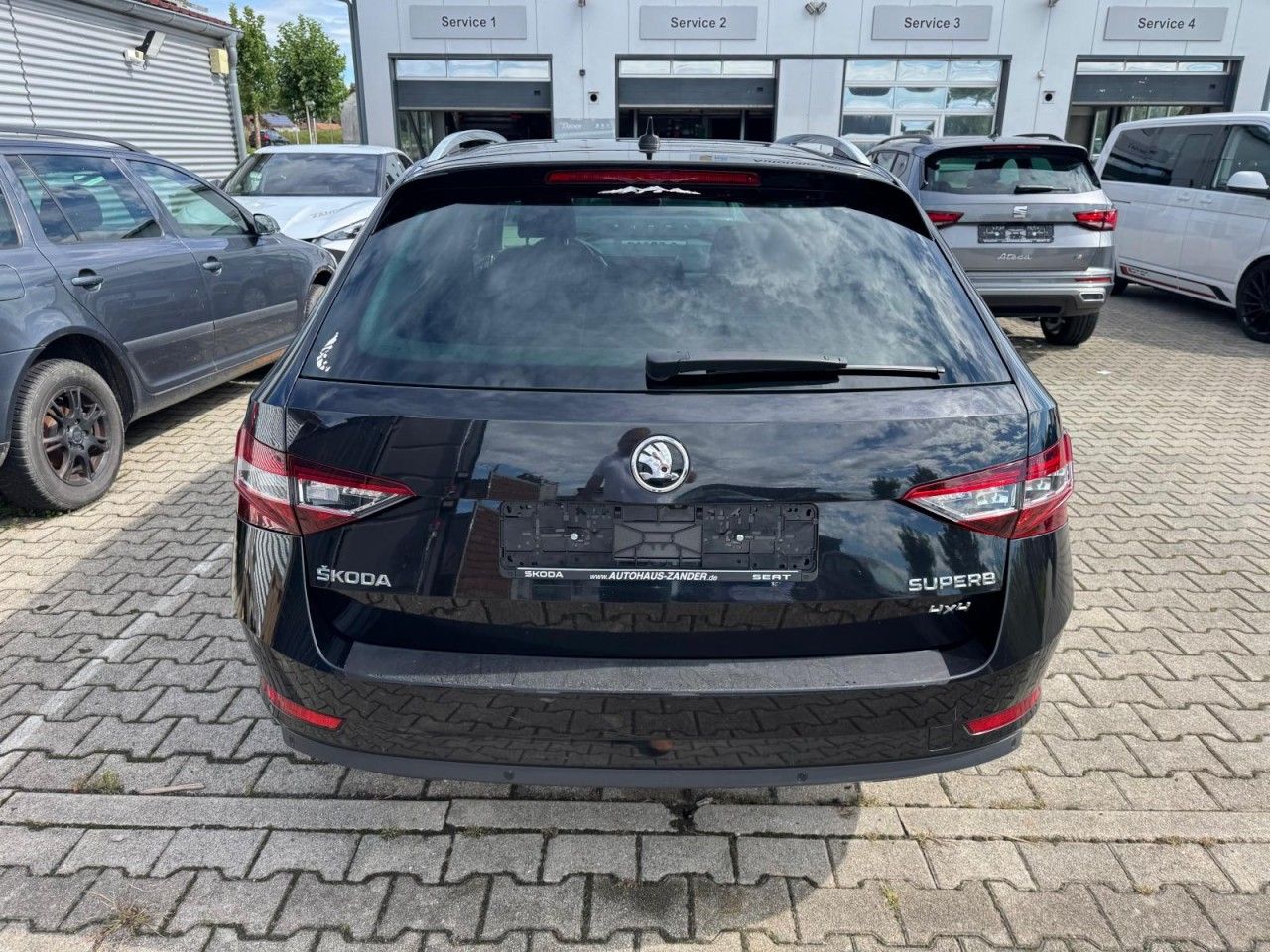 Fahrzeugabbildung SKODA Superb Combi Style 4x4 Panoramadach TDI - Euro6