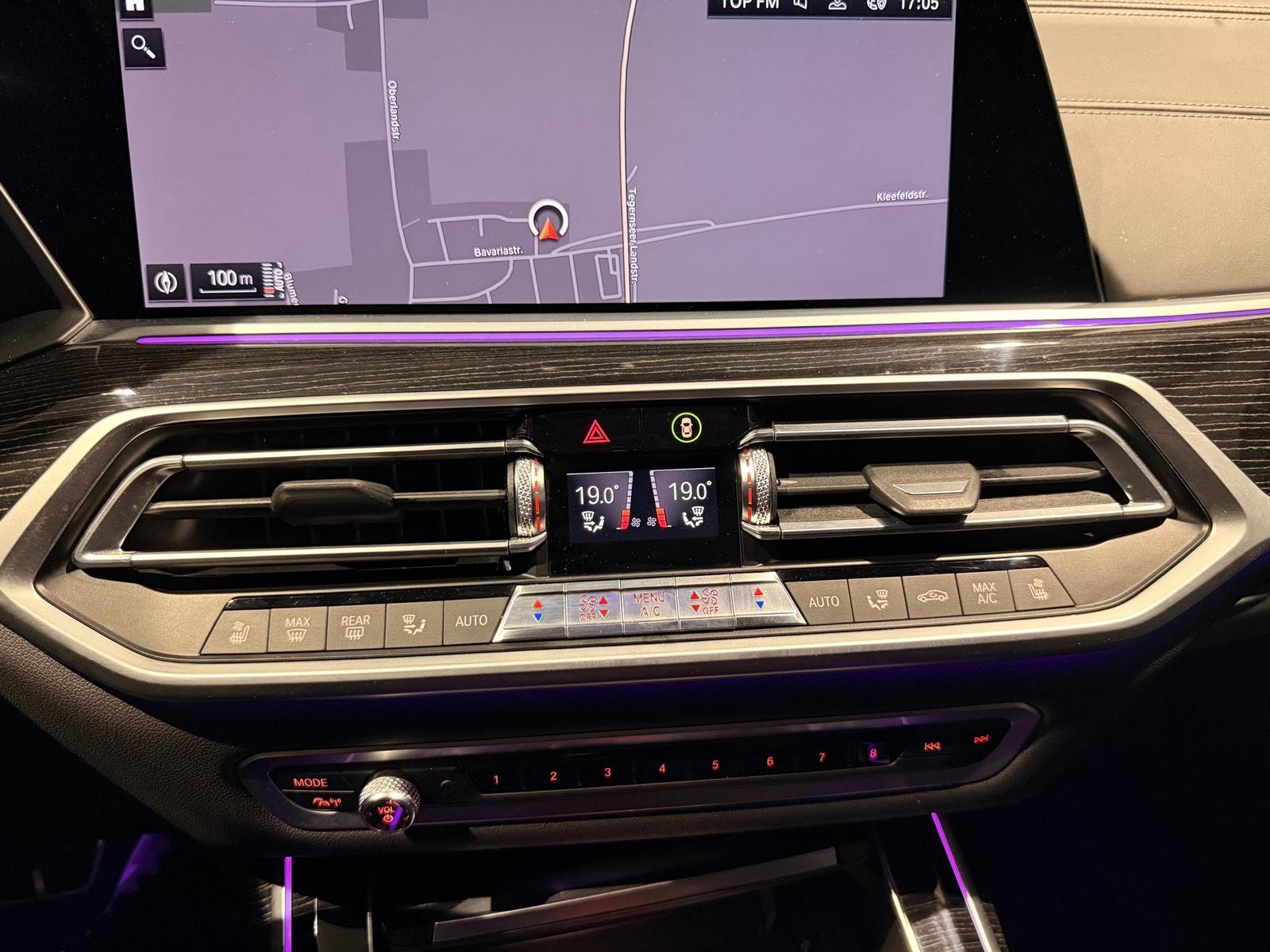 BMW X7 M50d M Sport Pro "22" B&W – 25
