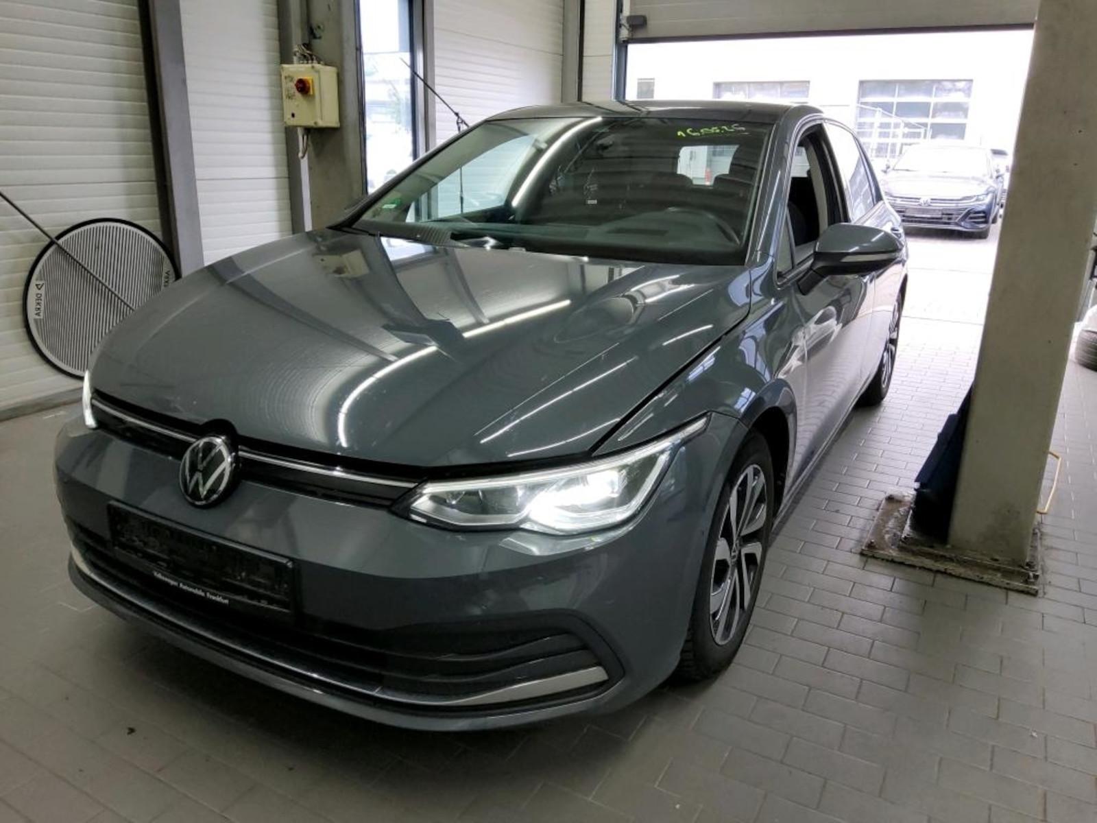 Volkswagen Golf VIII Life 2.0 TDI ACTIVE*PANO*AHK*HUD*IQ