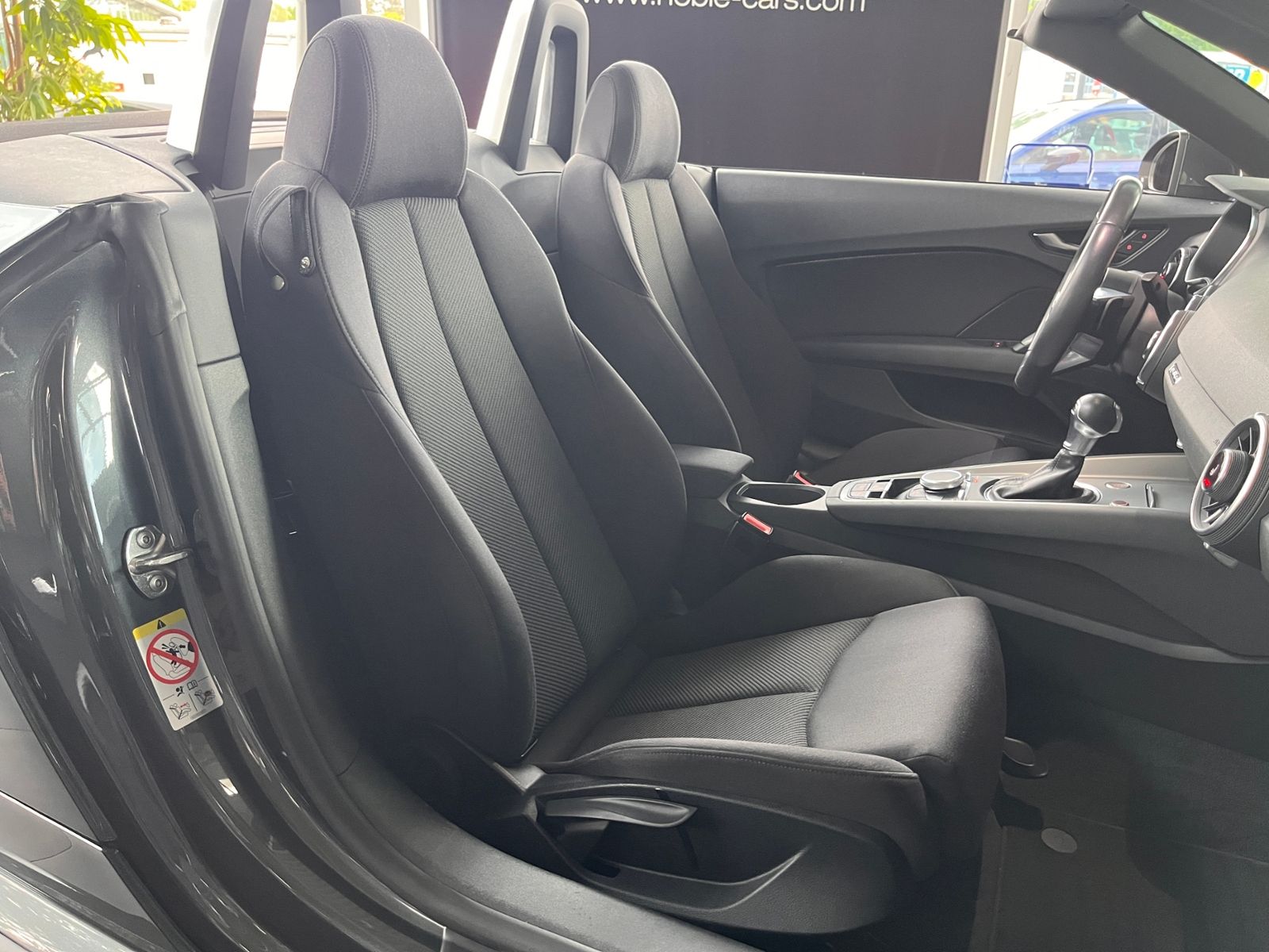 Fahrzeugabbildung Audi TT Roadster  45 TFSI quattro S line S tronic LED