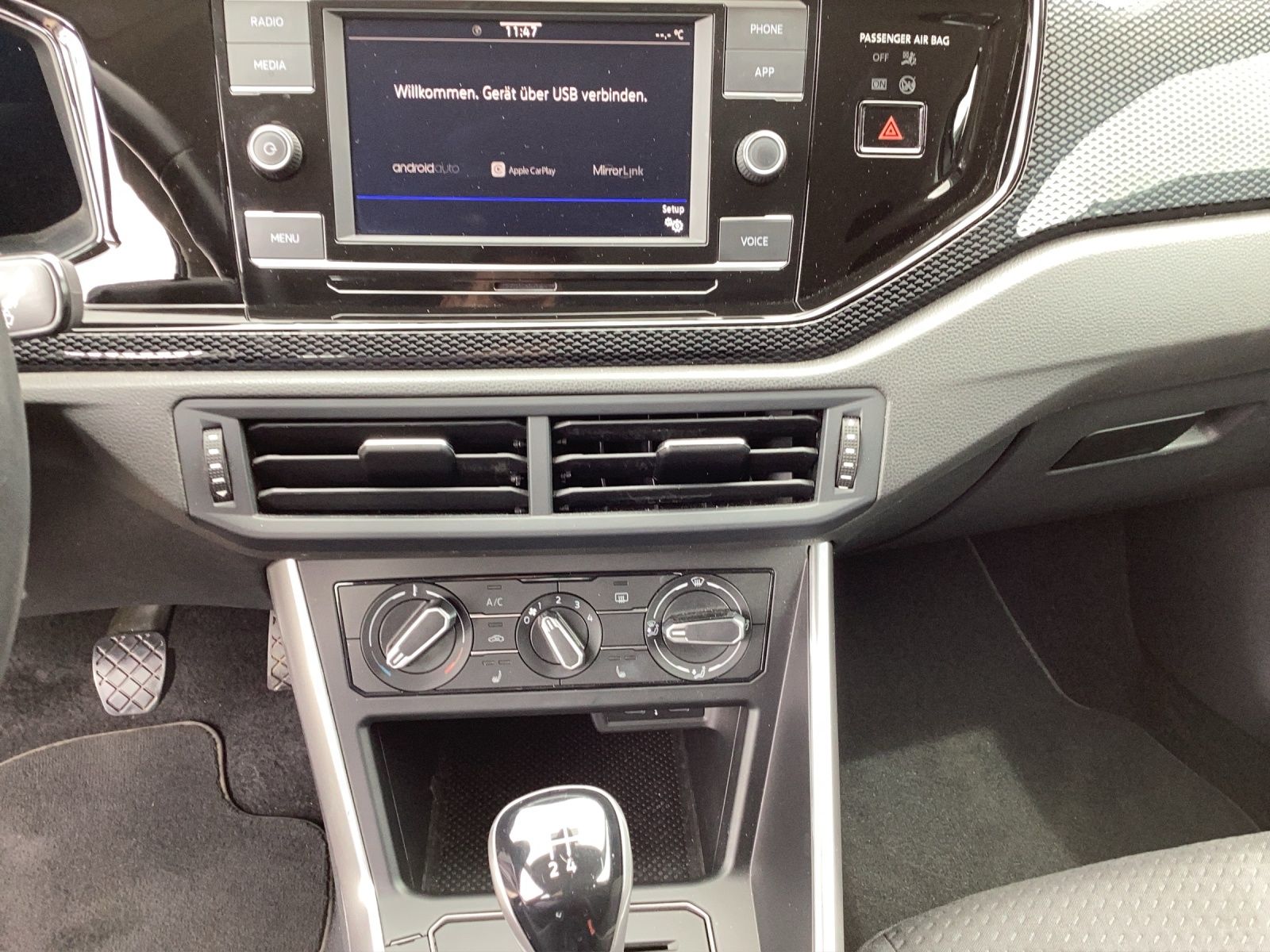 Fahrzeugabbildung Volkswagen Polo Life LED CarPlay Klima AID PDC SH LM
