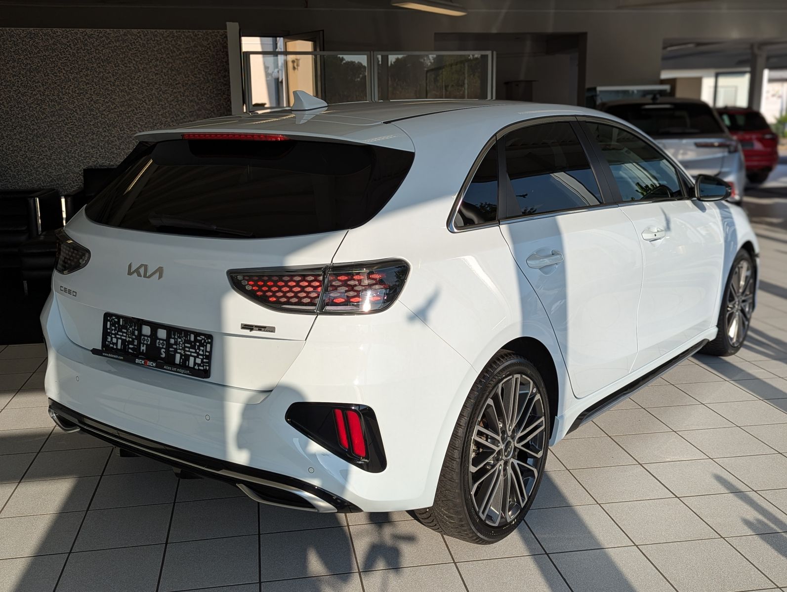 Fahrzeugabbildung Kia Ceed 1.5 GT-Line Limo Perfomance LED JBL Cam 7-J