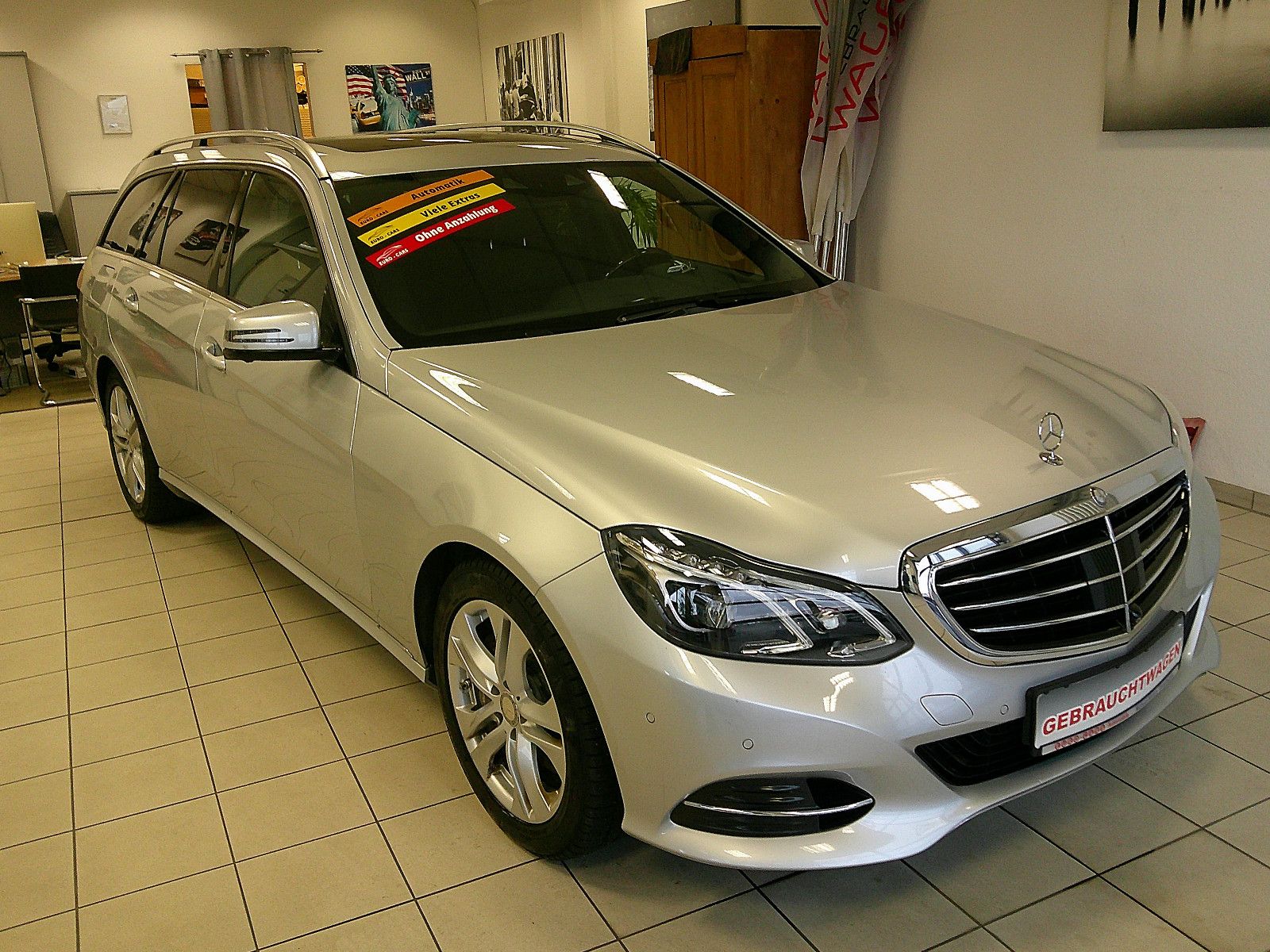 Fahrzeugabbildung Mercedes-Benz Mercedes E400T 4MATIC/ SCHECKHEFT/LED/AHK/2.HAND