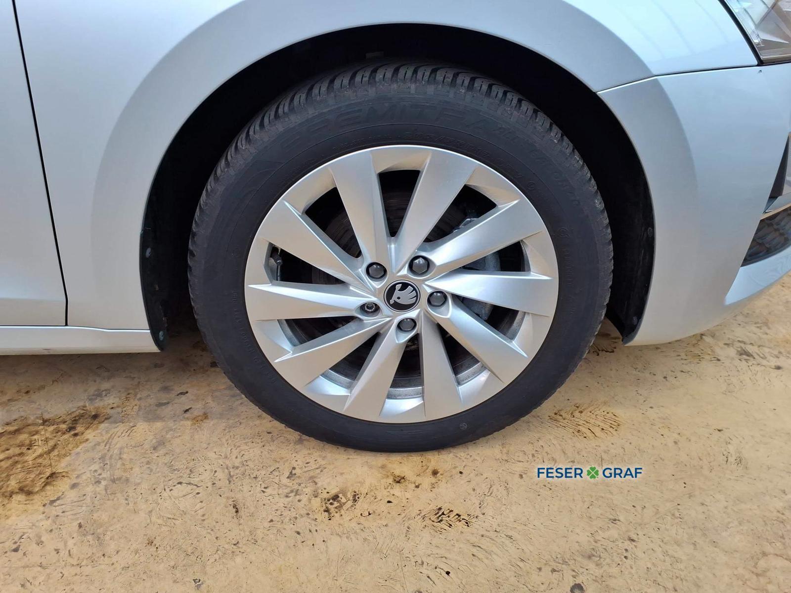 Skoda Octavia Combi 1.5 TSI Selection DSG AHK Matrix