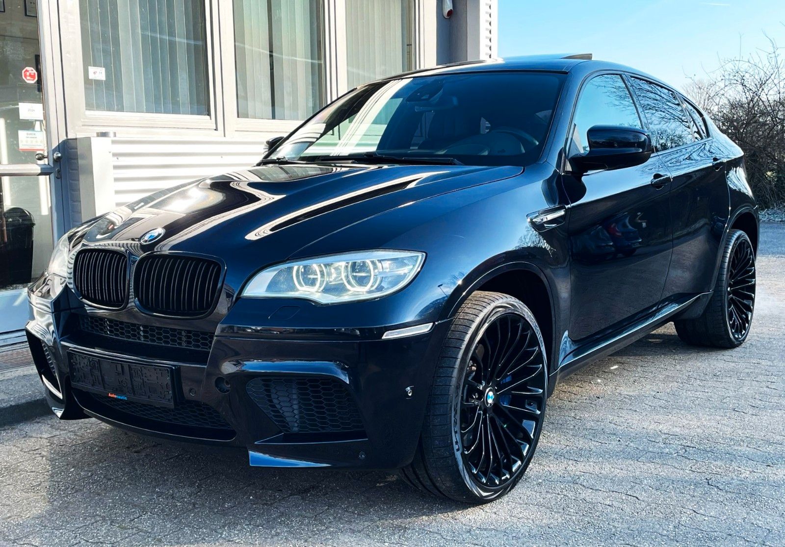 Fahrzeugabbildung BMW X6 M LEDER HUD 360° SOFT-CL NAVI-PRO ALU 22" LED