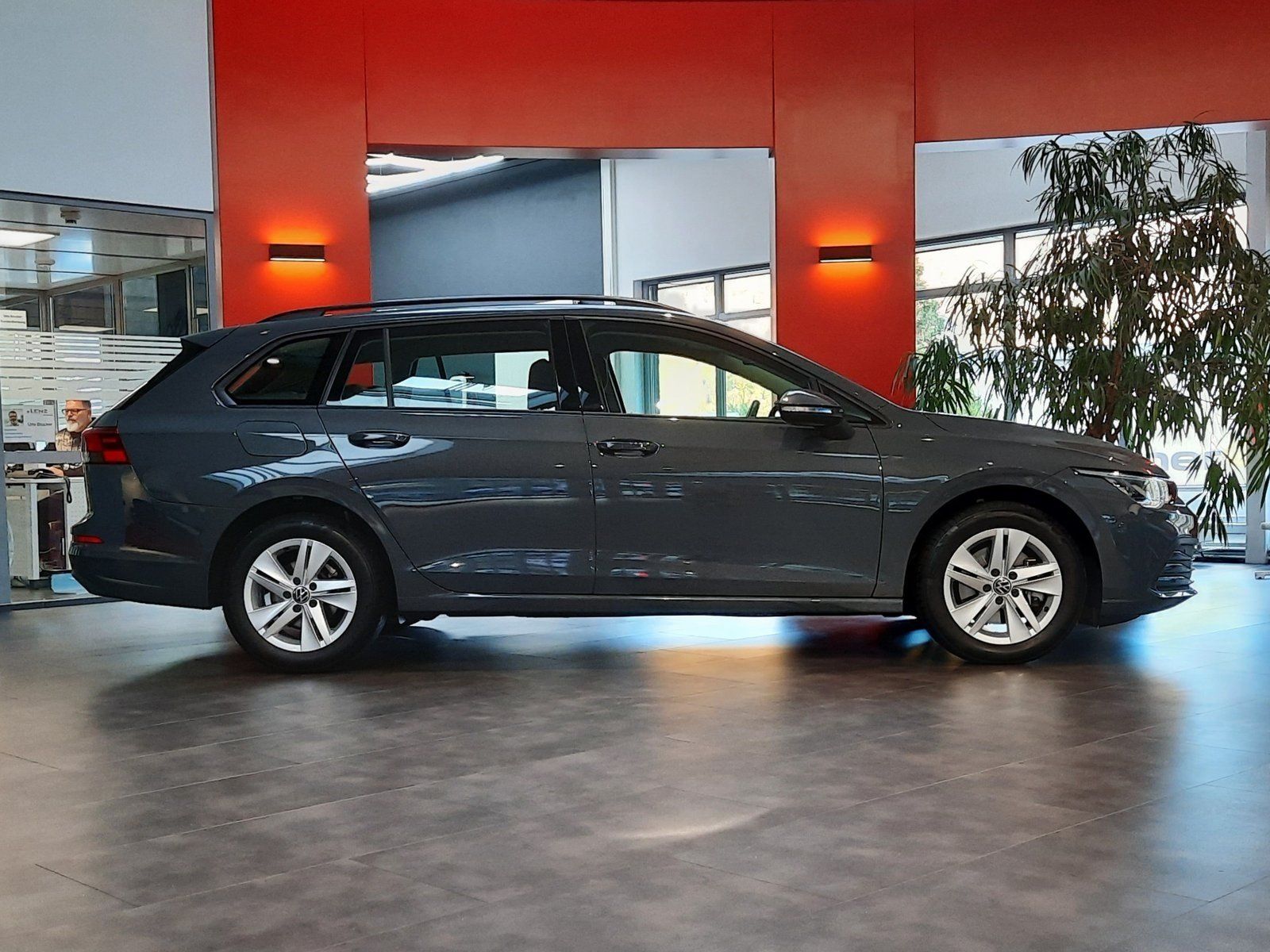 Fahrzeugabbildung Volkswagen Golf Variant Life TDI *Navi*Cam*LED*PDC*Sitzhzg*