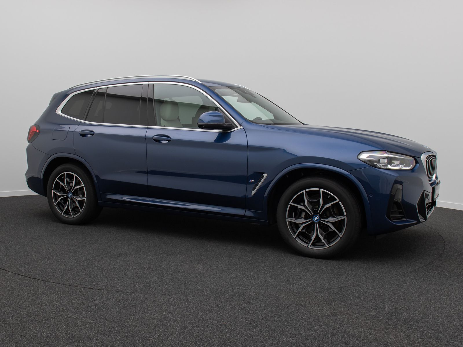 Fahrzeugabbildung BMW X3 xD30e M Sport HiFi 360&deg;HUD DAB Komfort 19Zoll