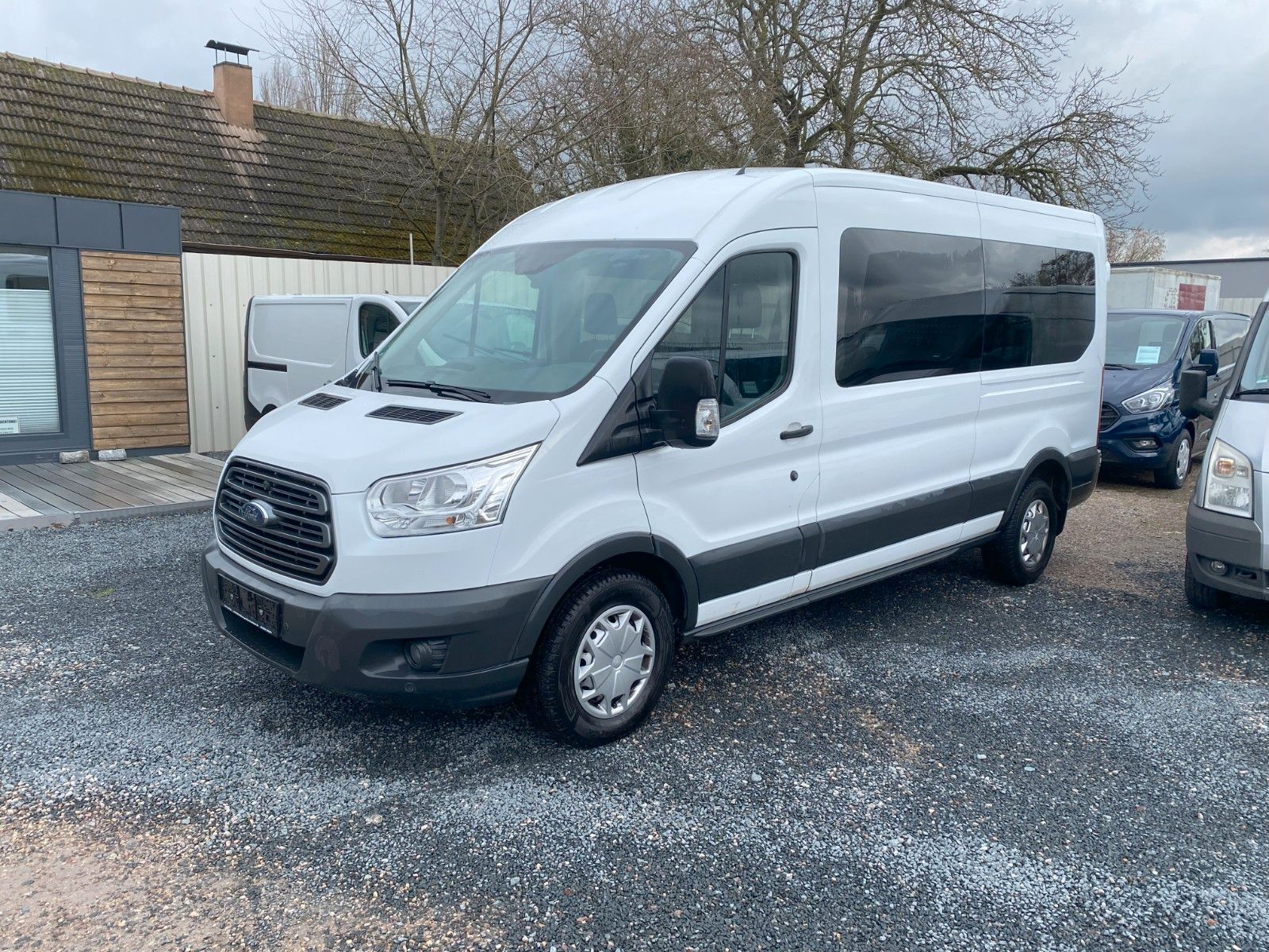 Fahrzeugabbildung Ford Transit Kombi 350 L3 Trend,9SitzerROLLSTHULRAMPE