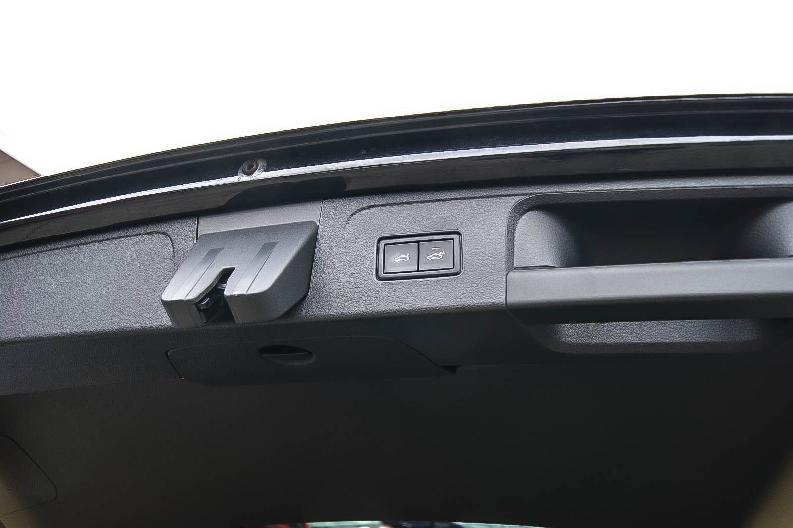 Fahrzeugabbildung Volkswagen Passat Variant 2.0TDI DSG R-LINE ANHZV STANDHZG