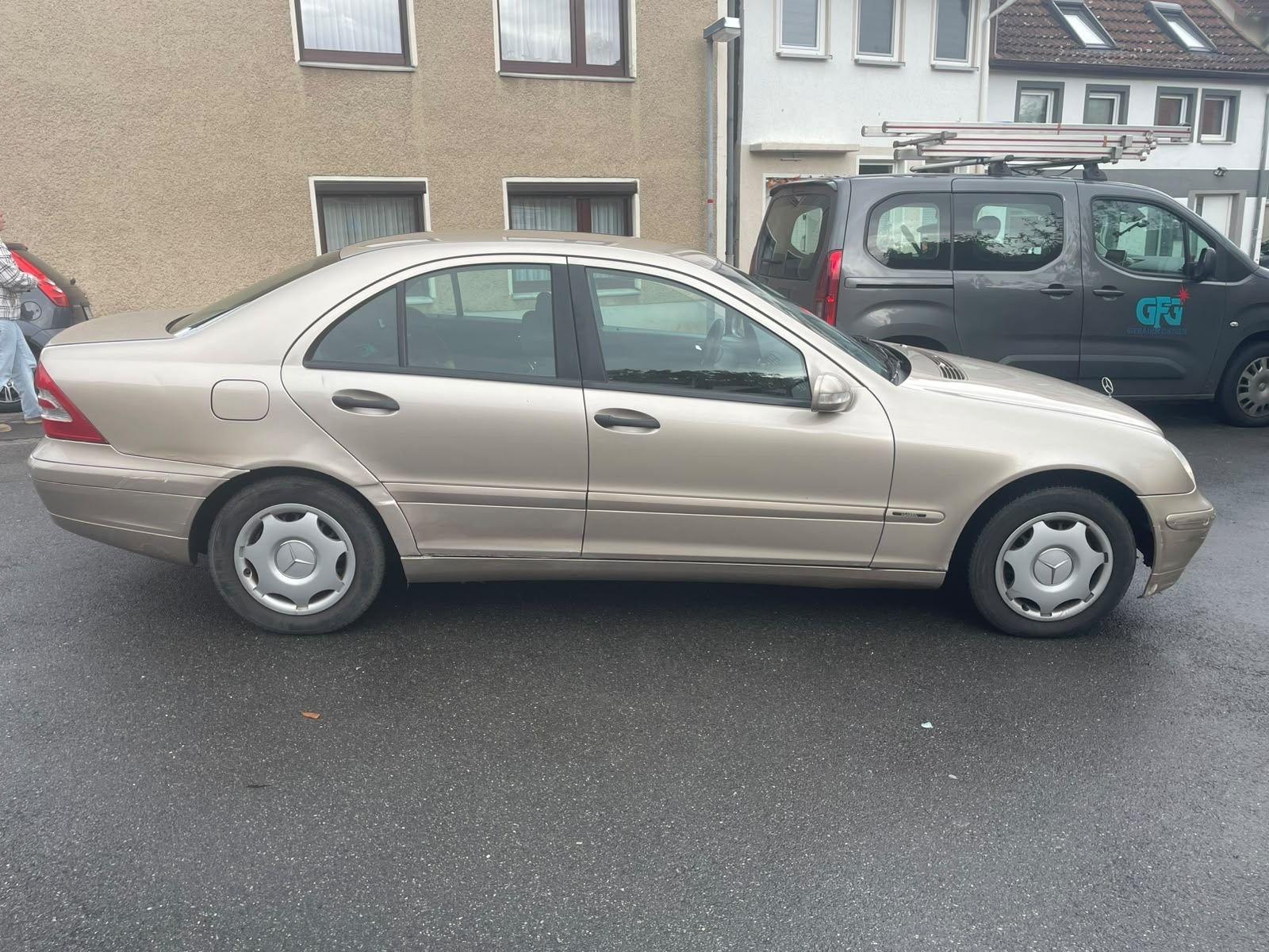 Mercedes-Benz C 200