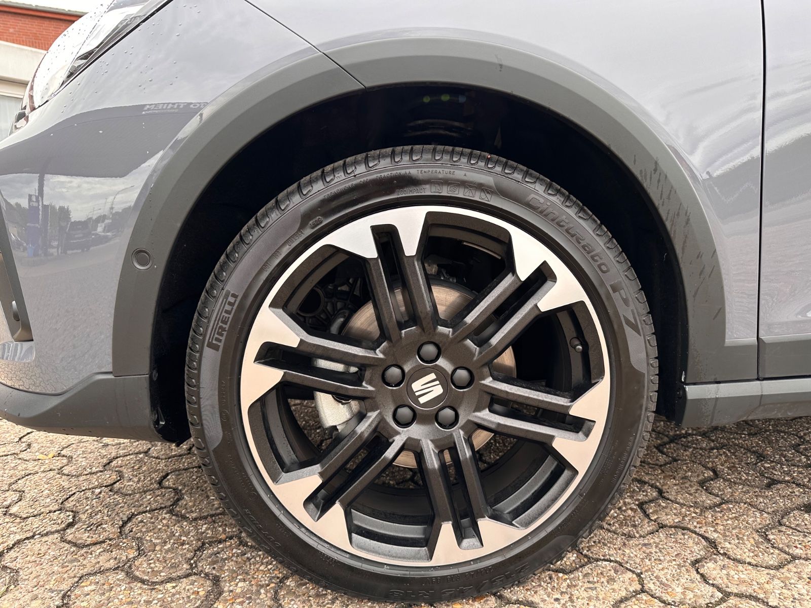 Fahrzeugabbildung SEAT Arona 1.5 TSI FR Black Edition DSG ACC/LED/Kamer