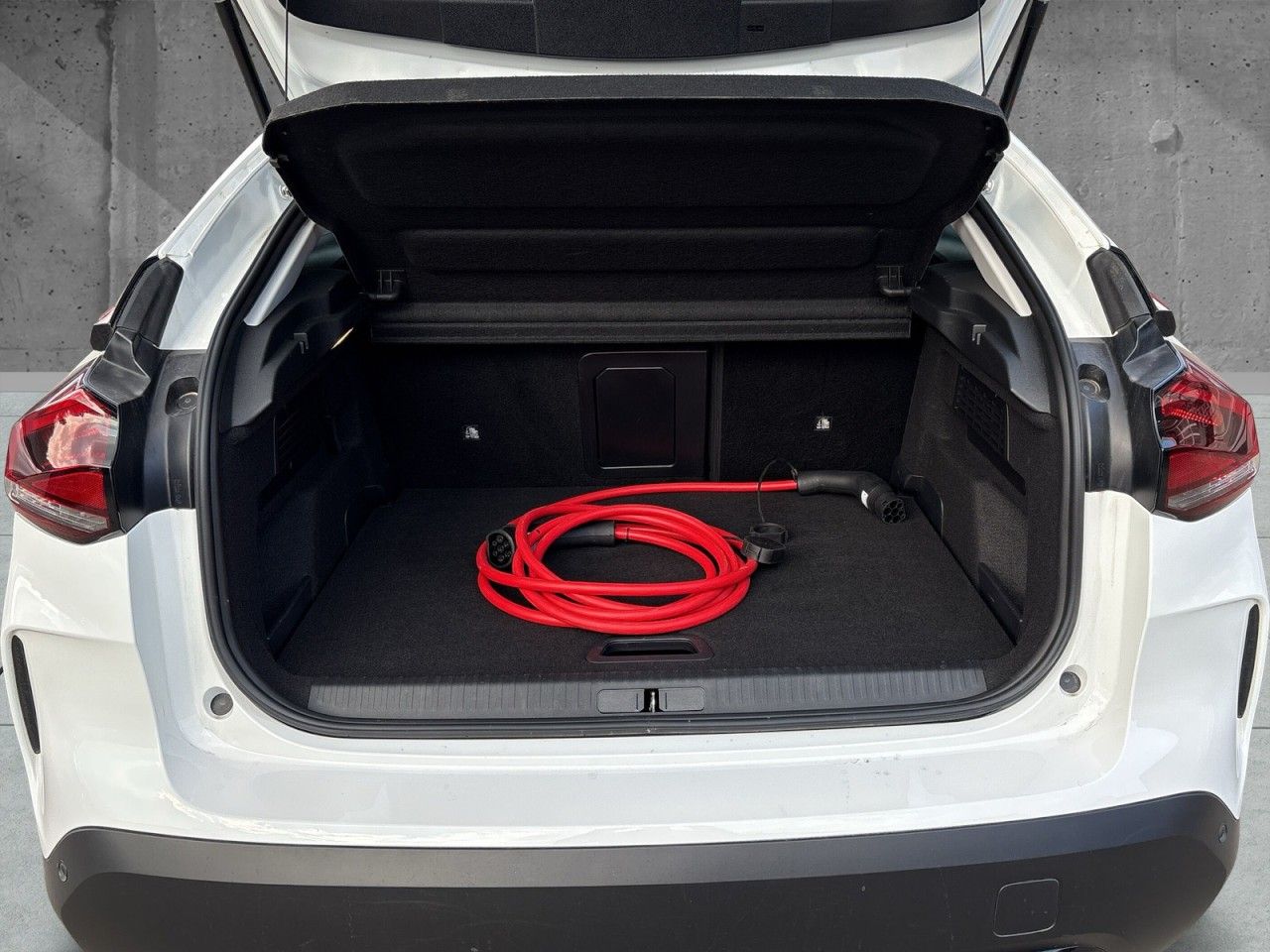 Fahrzeugabbildung Citroën ë-C4 136 Shine