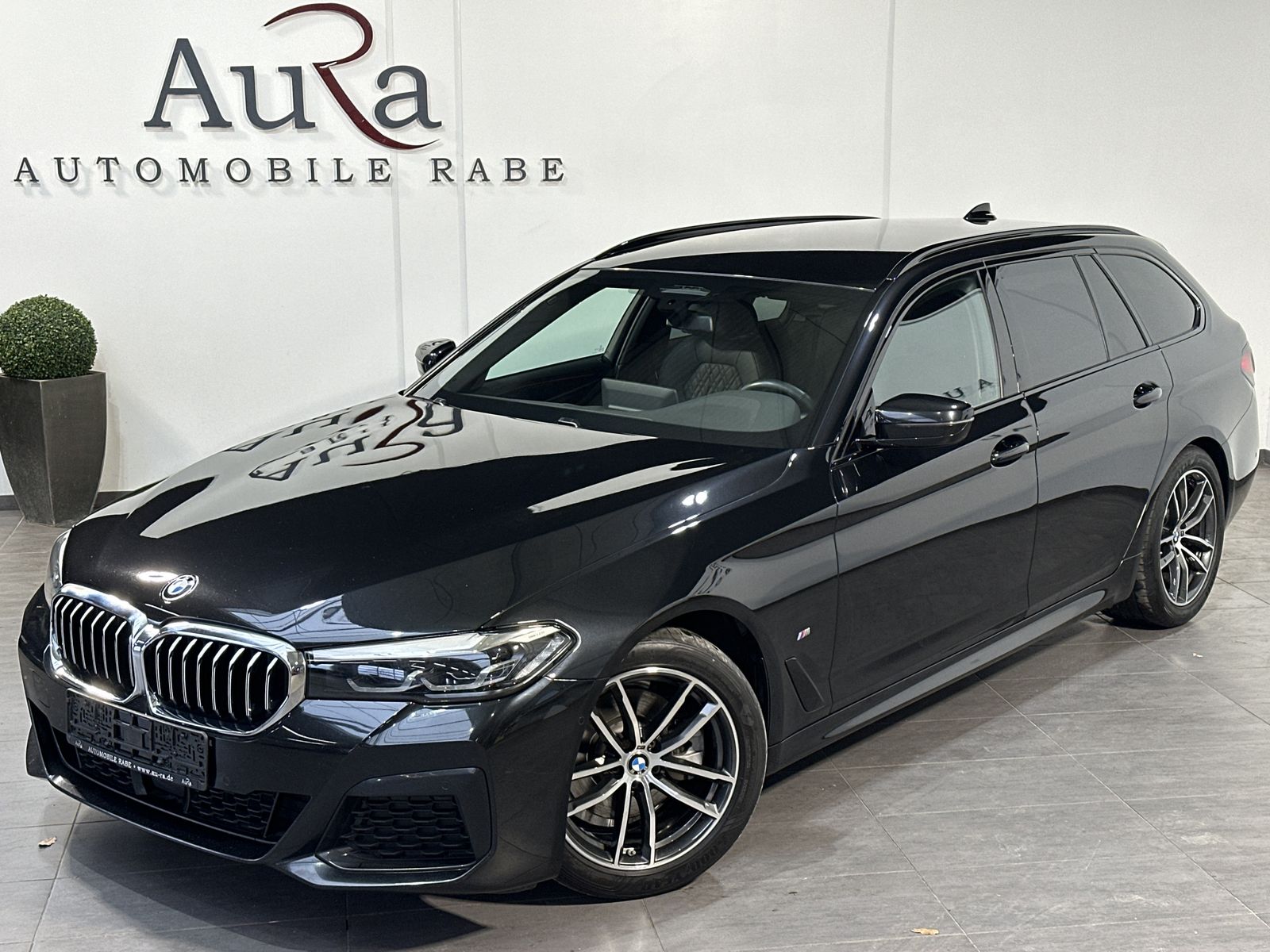Fahrzeugabbildung BMW 520d Touring xDrive M-Sport NAV+LED+AHK+KAM+ACC