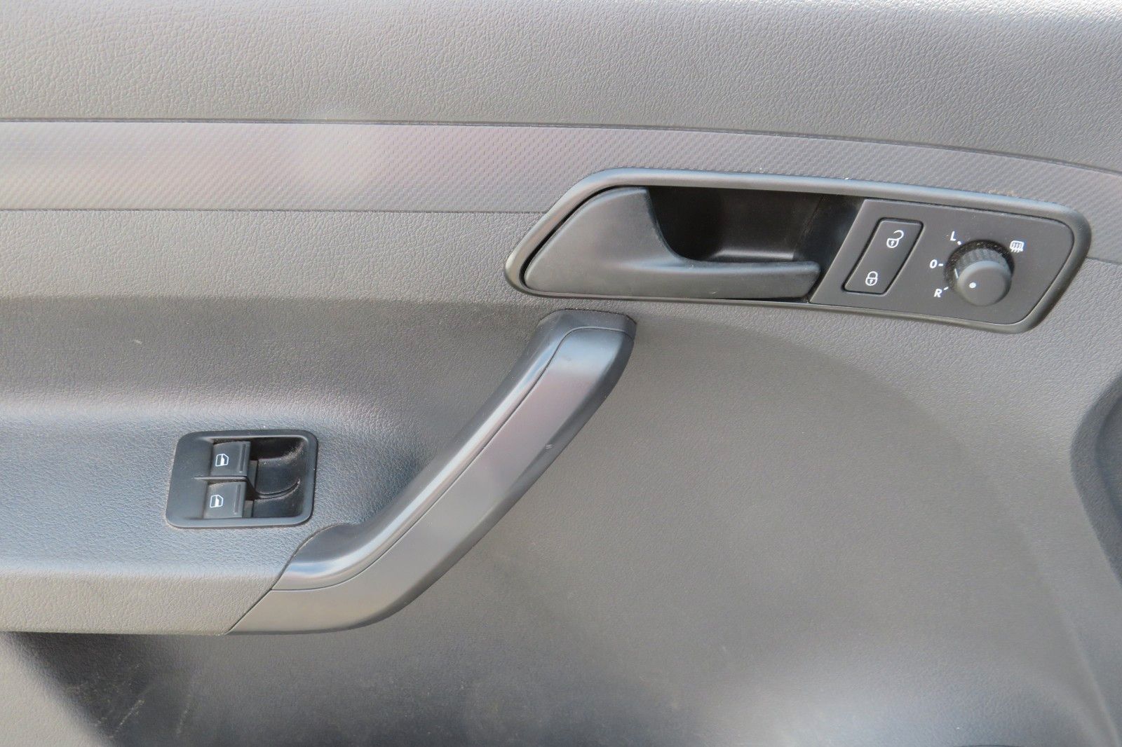 Fahrzeugabbildung Volkswagen Caddy TDI WoMo KLIMA GRA AHK NAVI