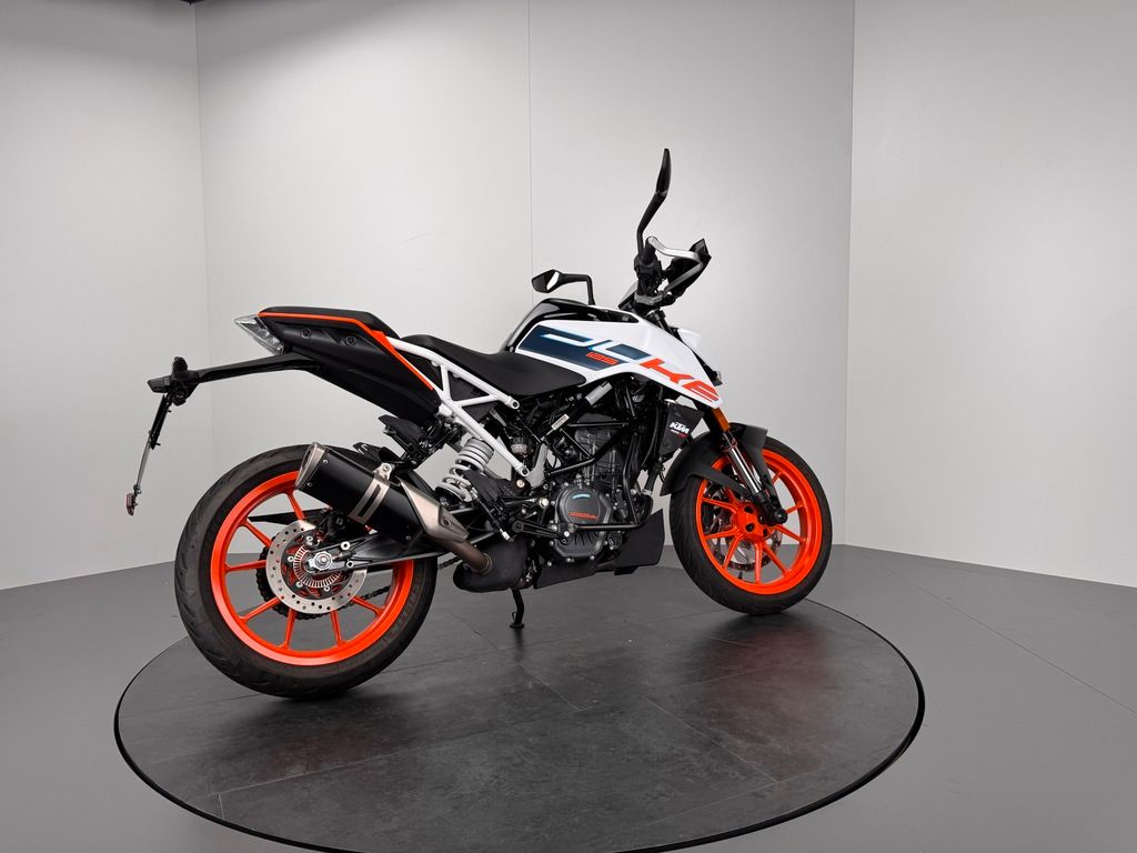 Fahrzeugabbildung KTM DUKE 125 *1.HAND *SERVICE NEU